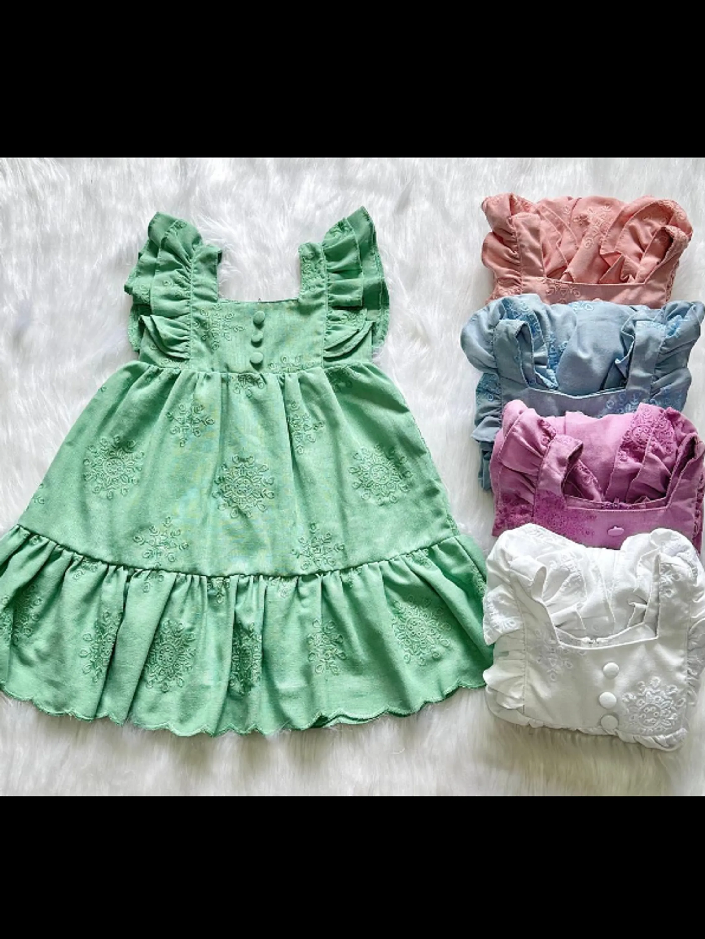 Vestido de linho bordado infantil (Ri)