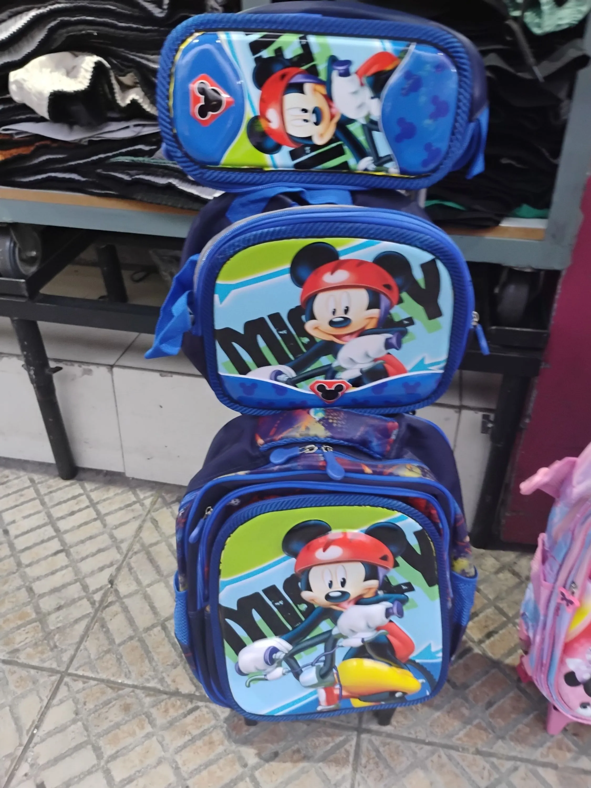 Kit de mochila infantil com rodinhas