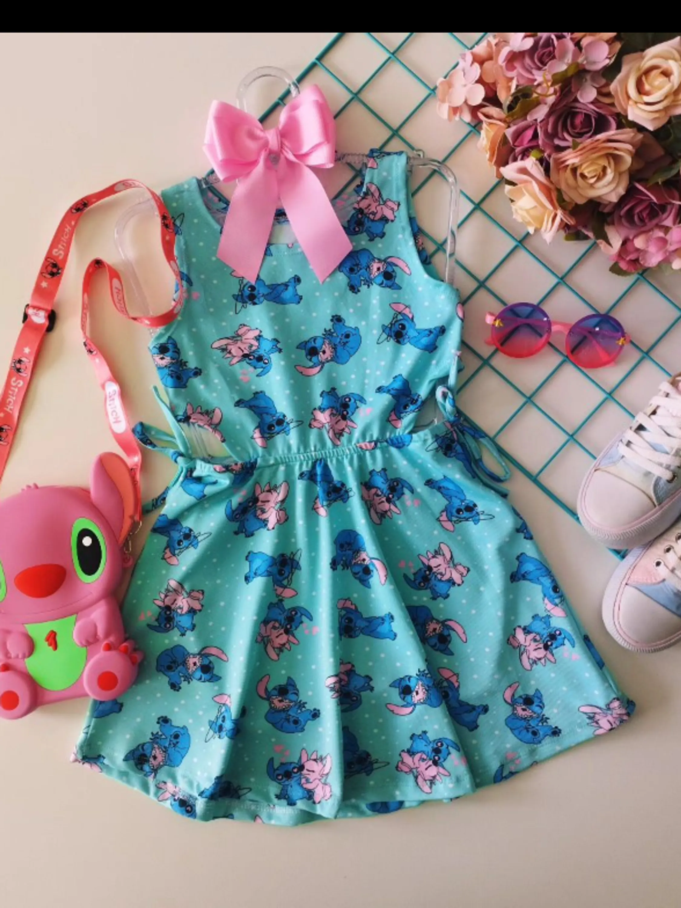 Vestido infantil com abertura lateral