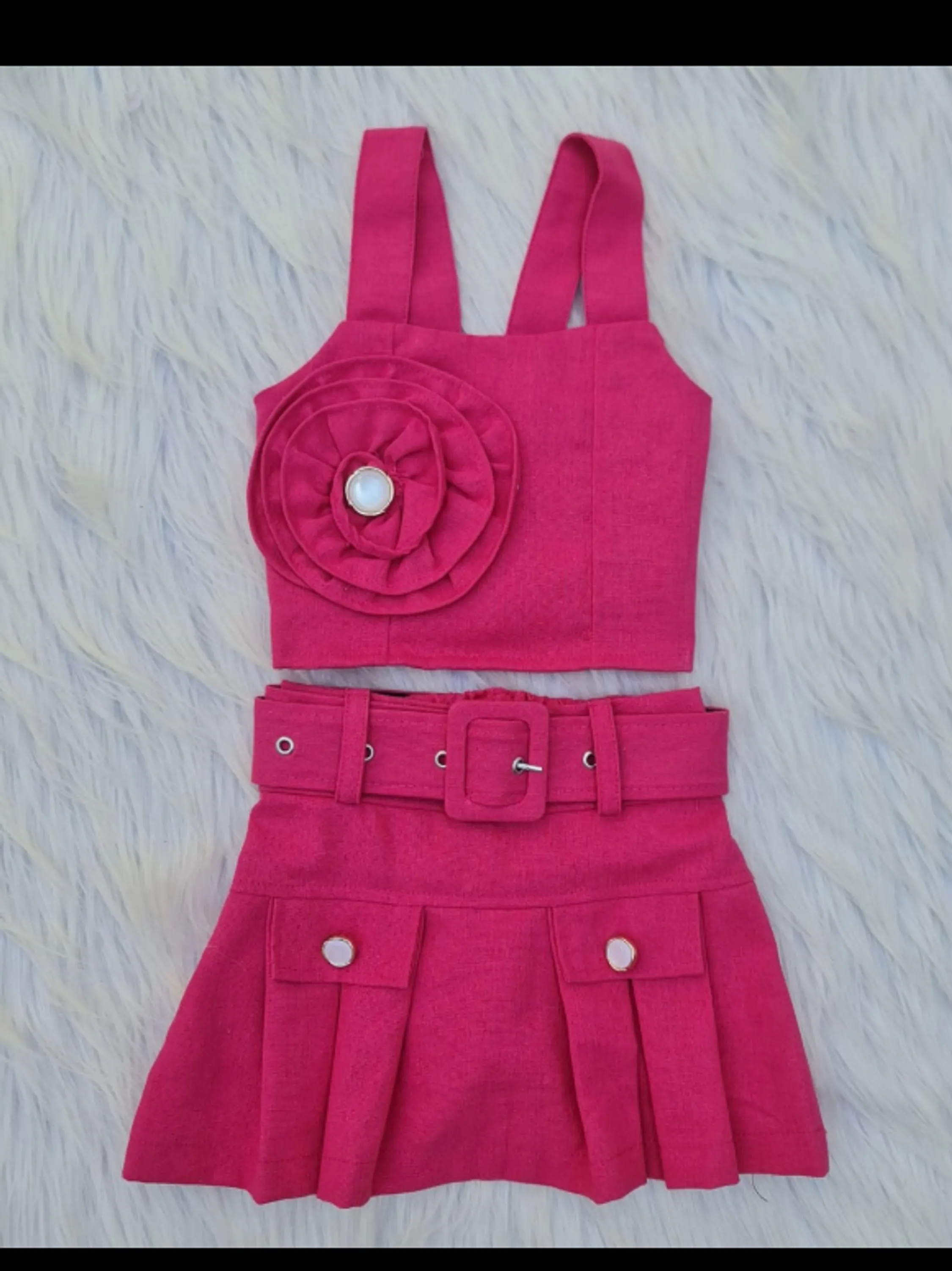 Conjunto infantil cropped e shorts saia