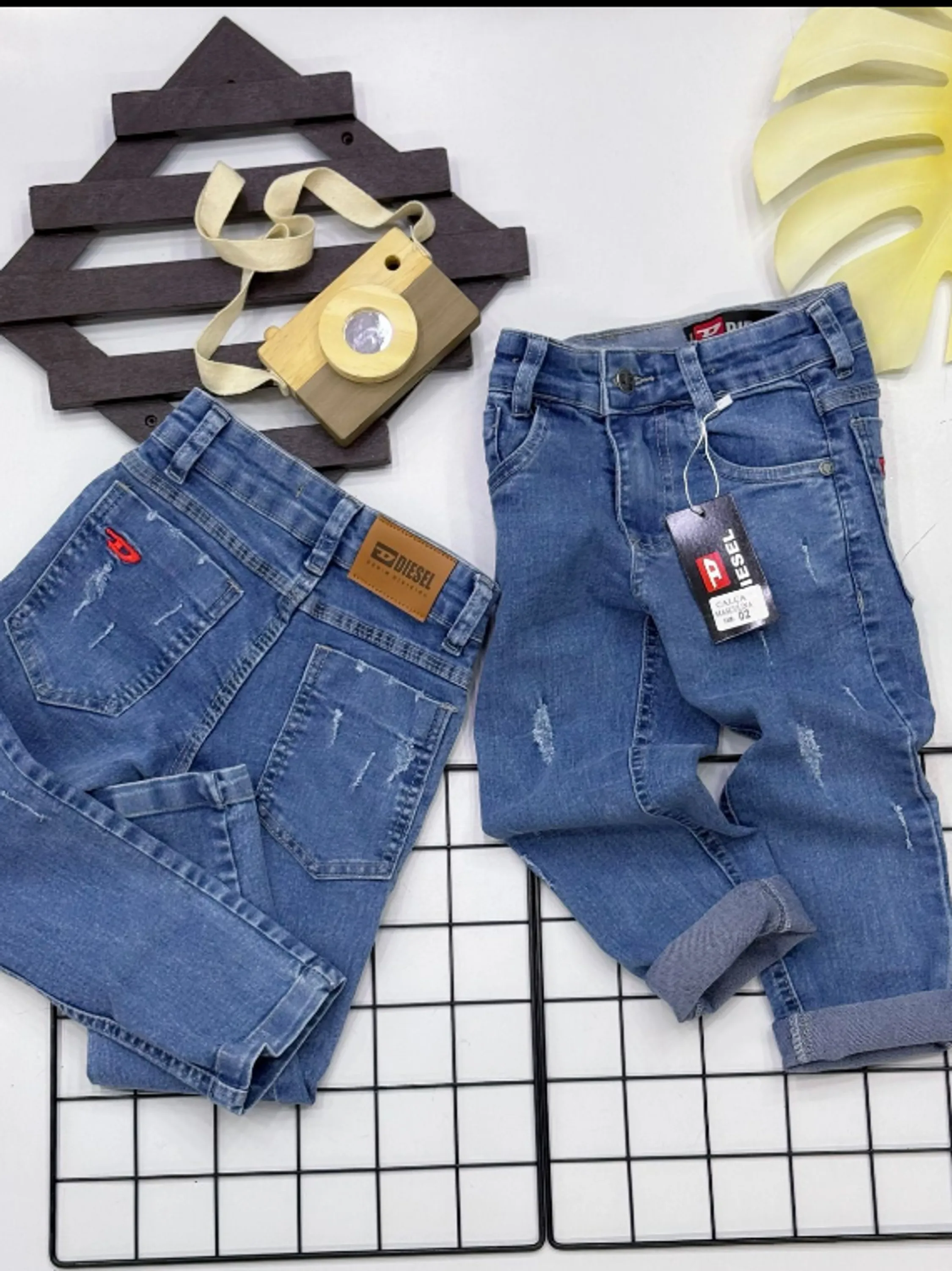 Calça jeans infantil e juvenil com regulagem