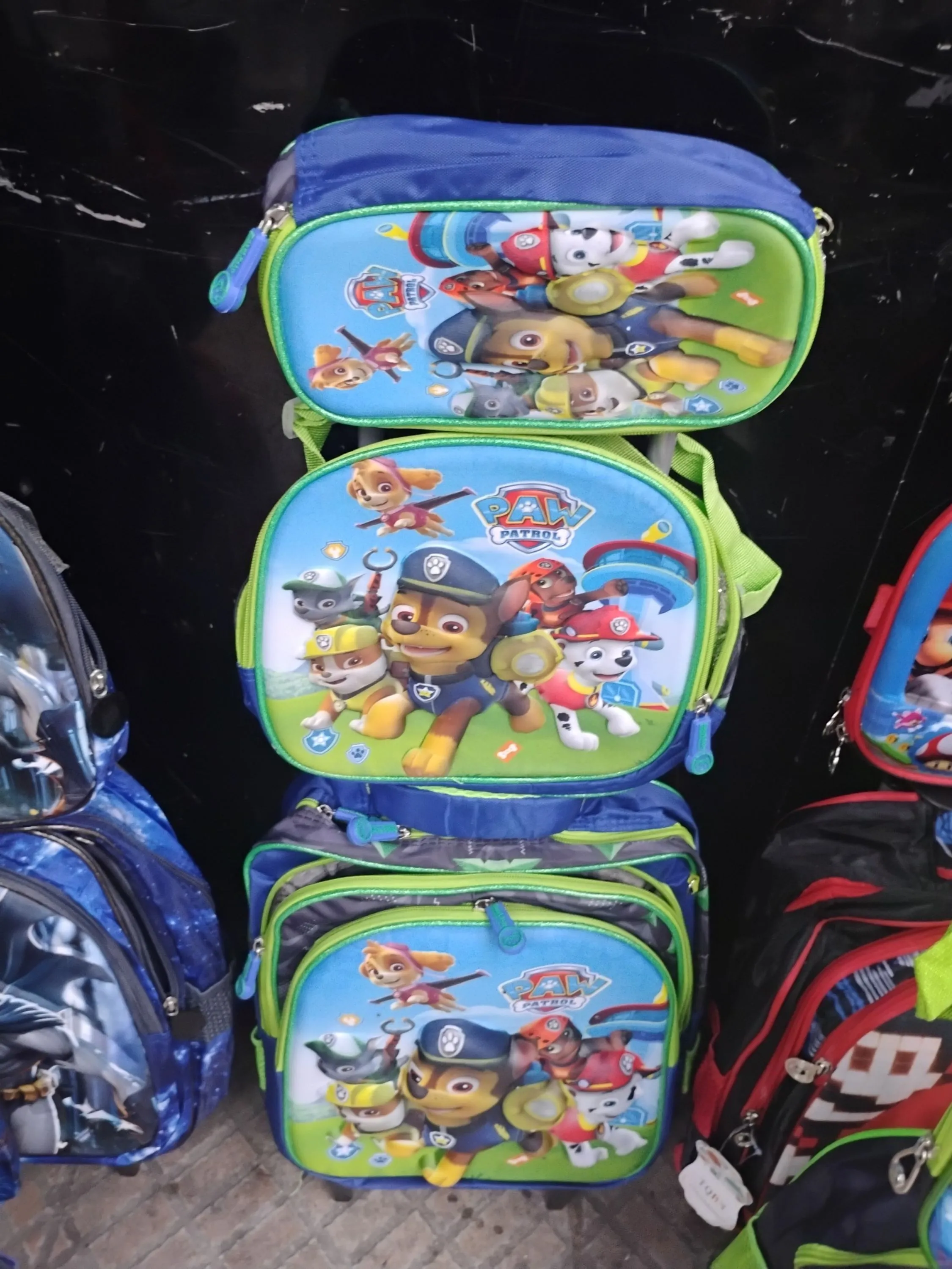 Kit de mochila infantil com rodinhas