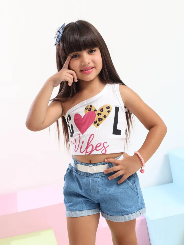 Conjunto infantil shorts com cinto e cropped