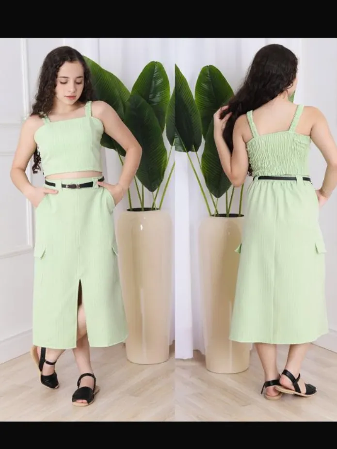 Conjunto juvenil Saia cargo e Cropped (P)