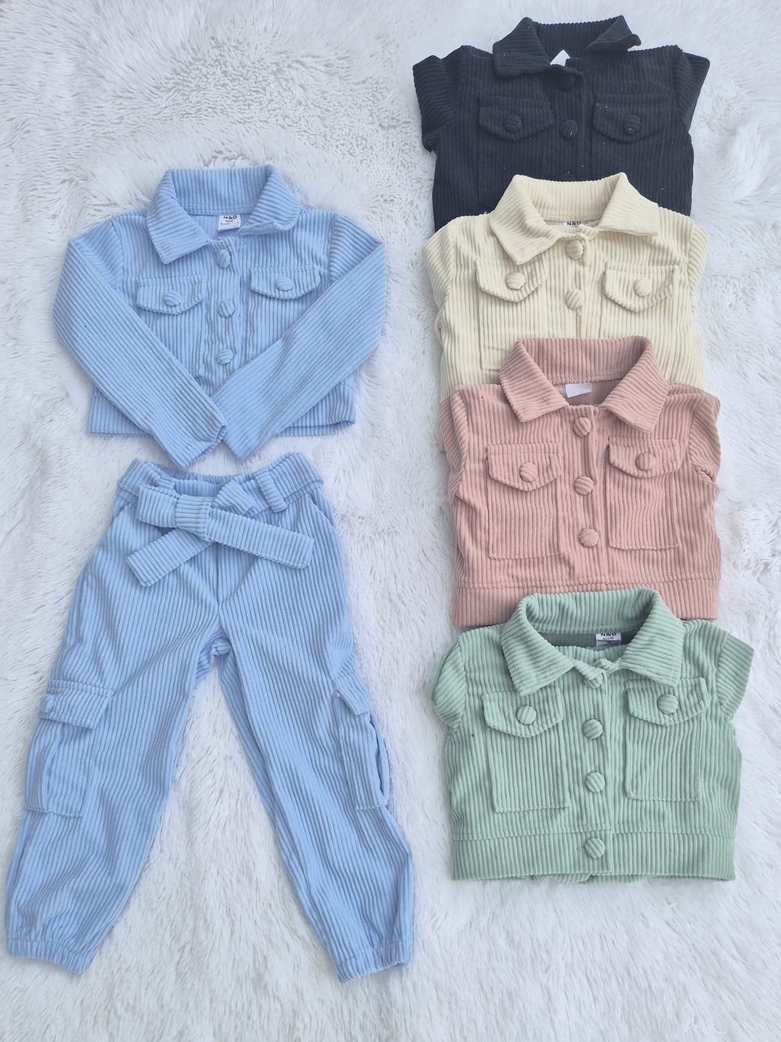 Conjunto infantil de calça cargo e casaquinho (azul)