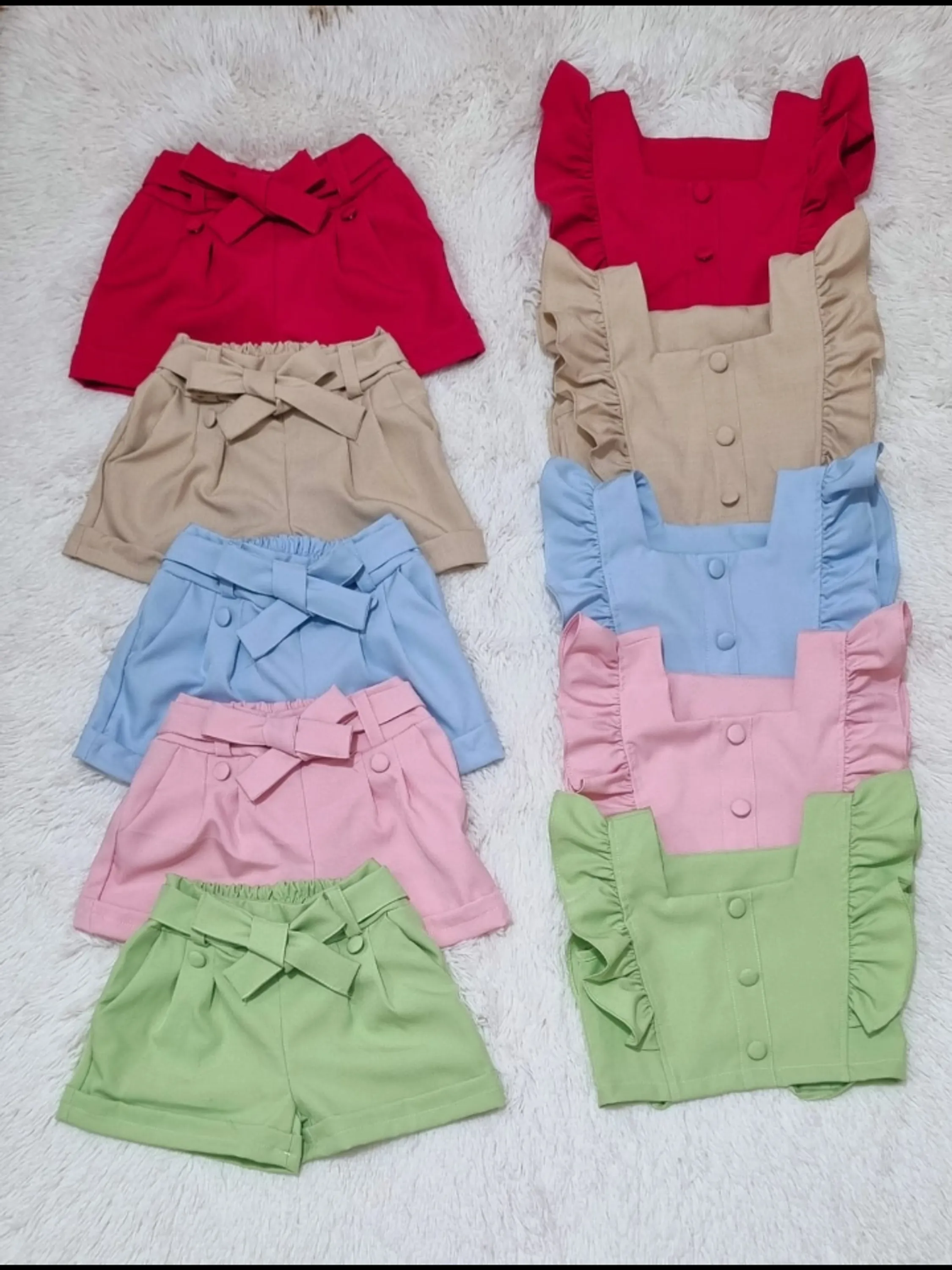 Conjunto infantil shorts e cropped