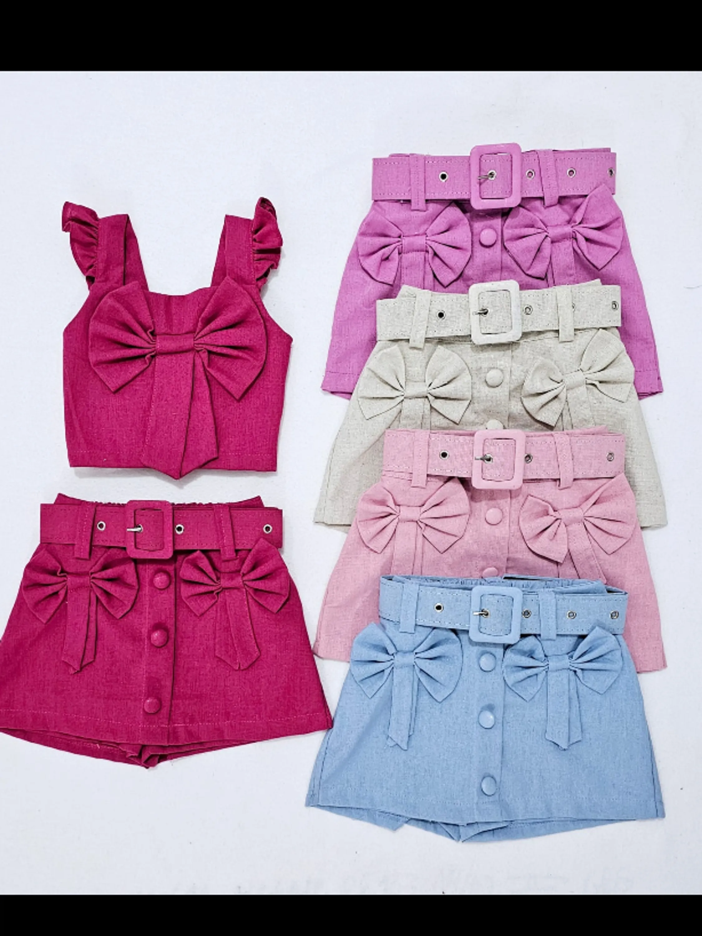 Conjunto infantil cropped e shorts saia