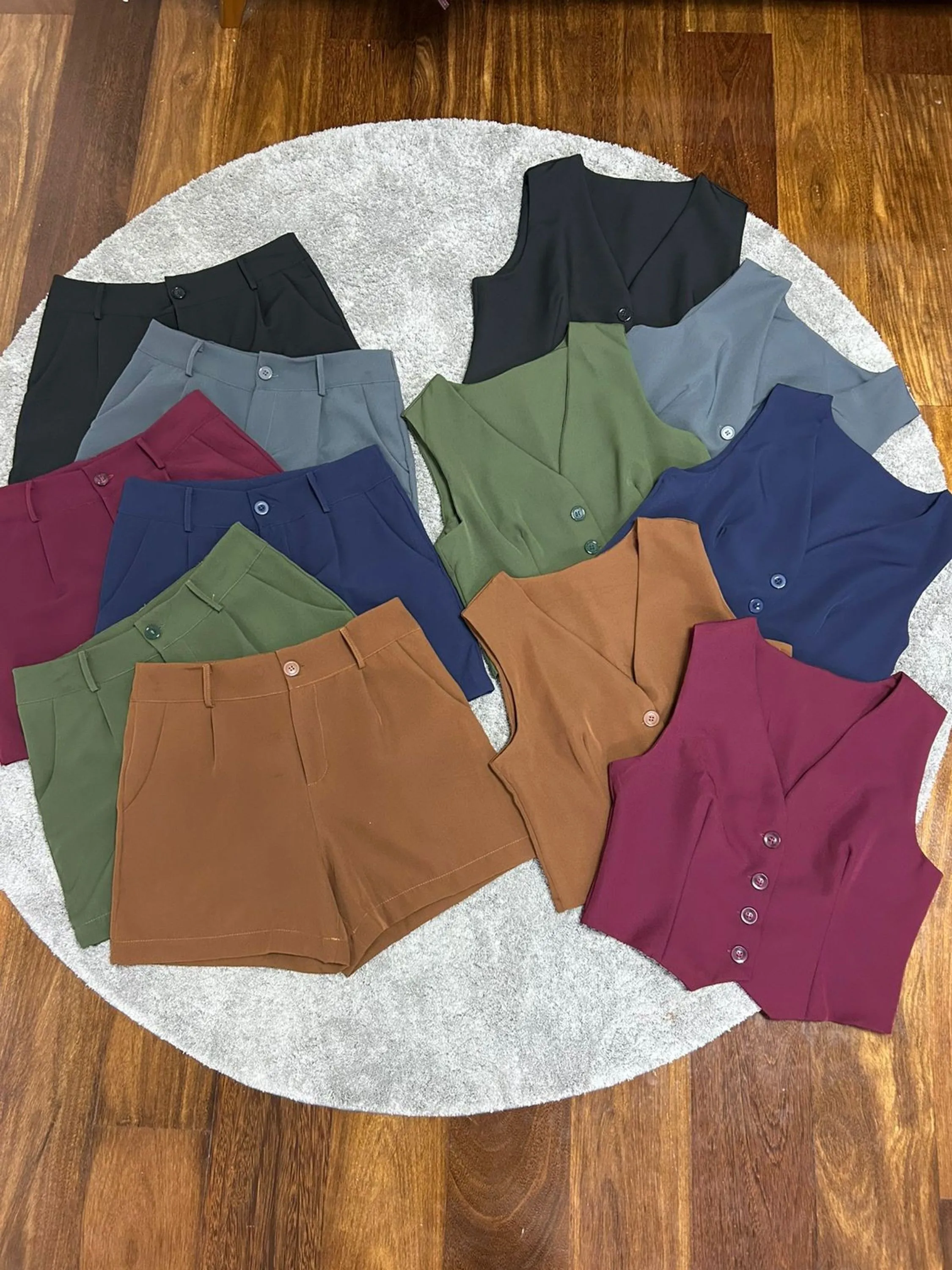 conjunto de alfaiataria de colete com short