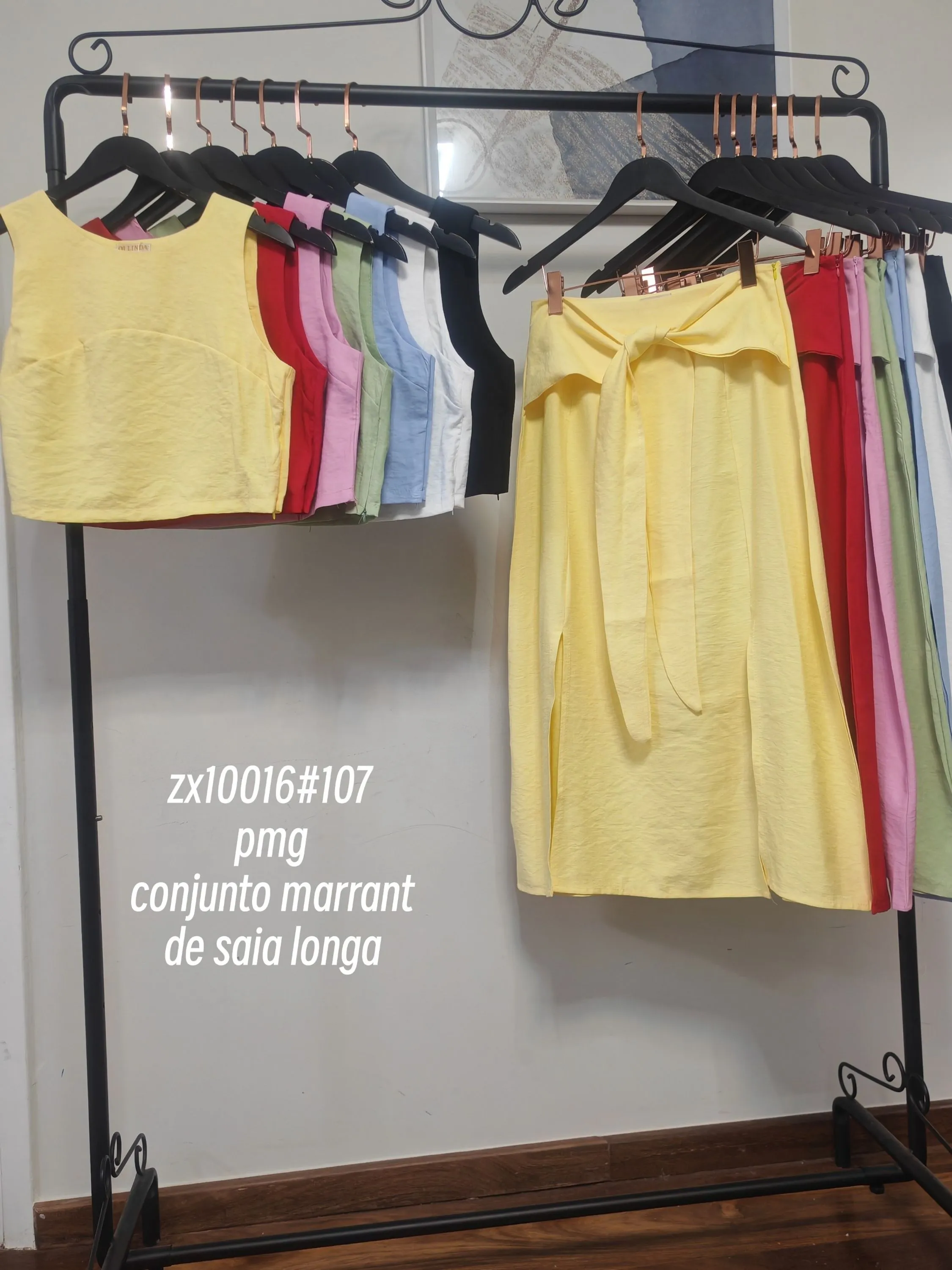 conjunto de marrant blusa croped com saia longa