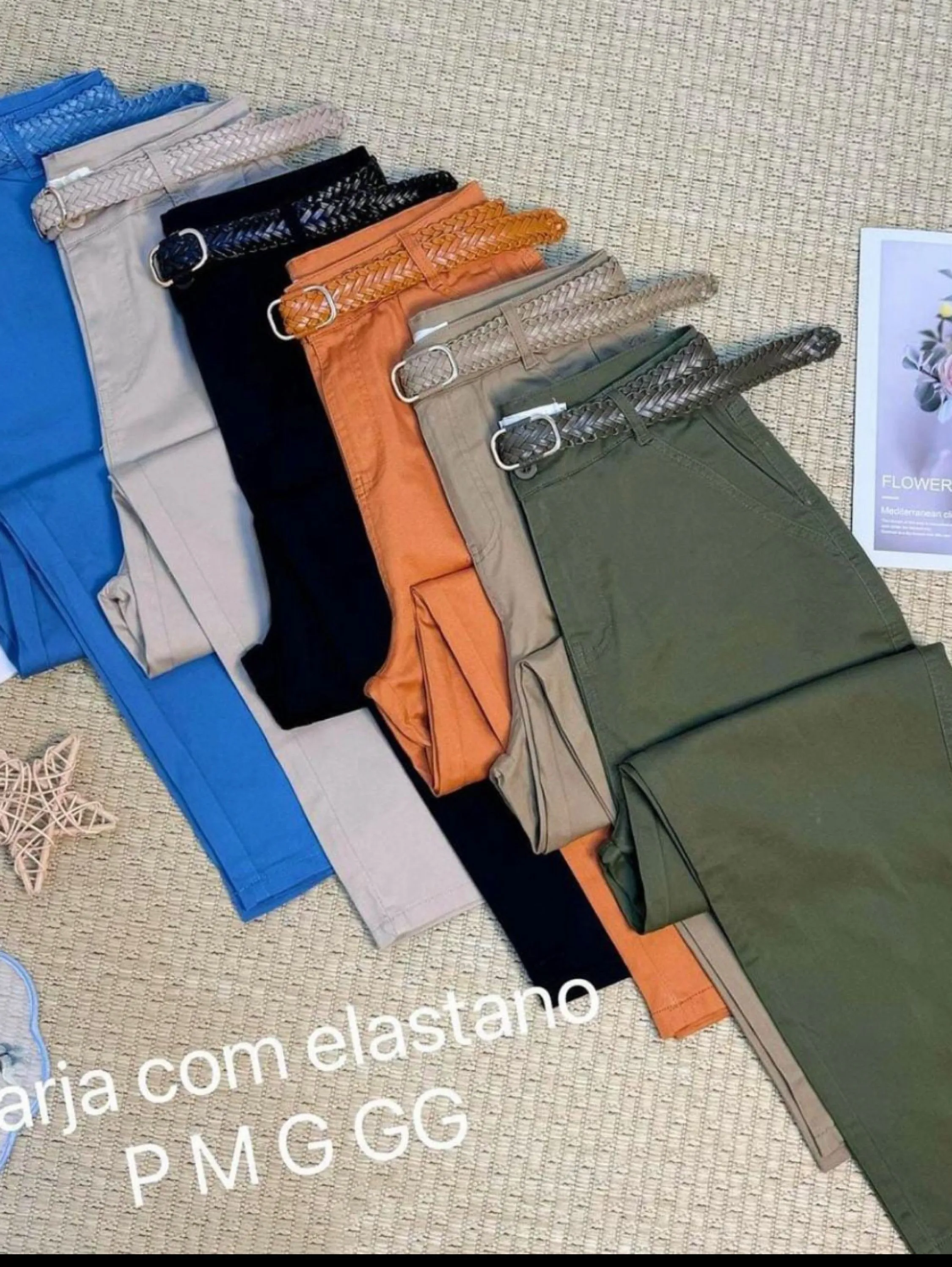 Calça de sarja com cinto tranca importado