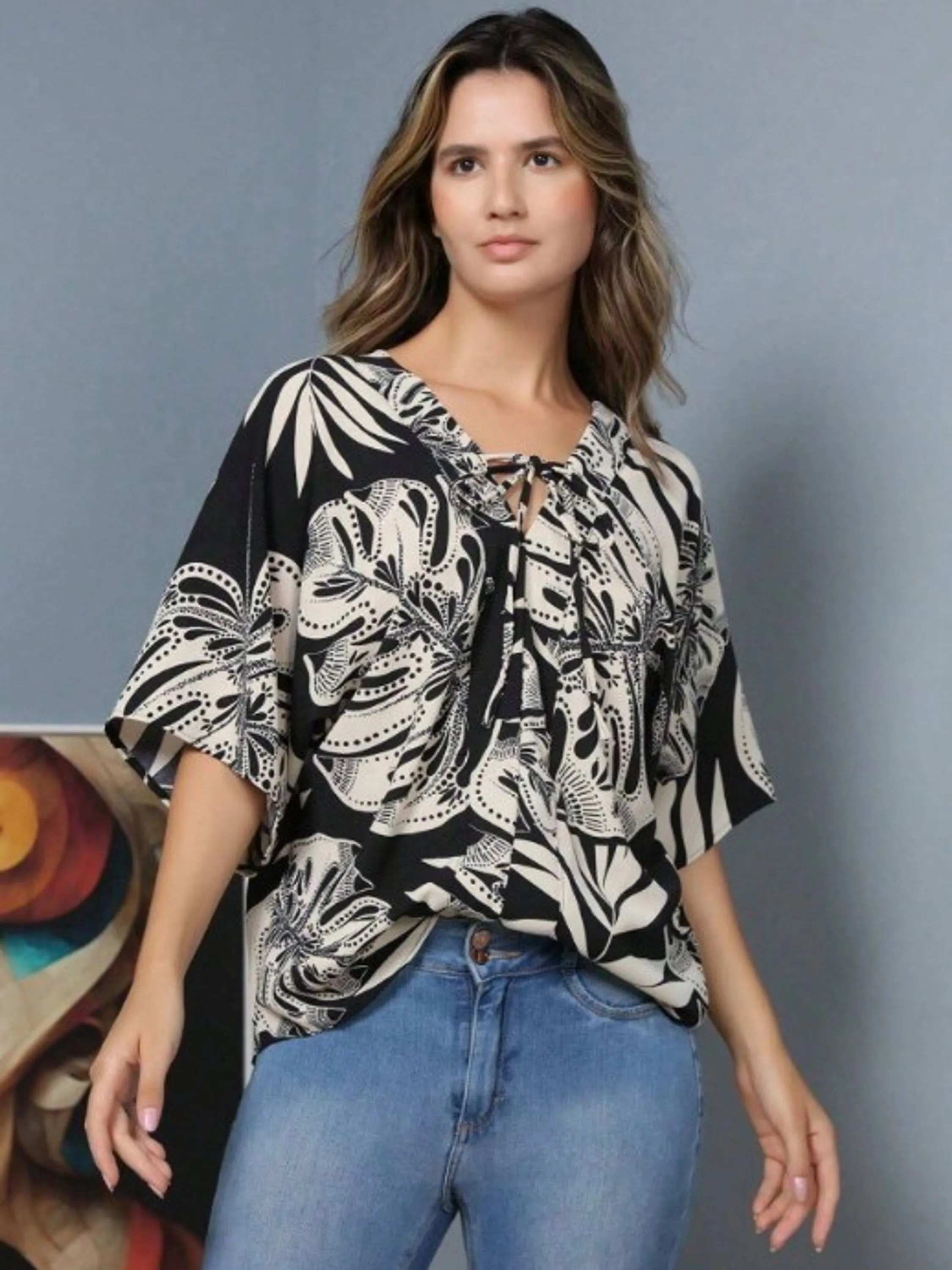 Blusa Feminina De Duna Estampada Morcego Decote V Com Laço