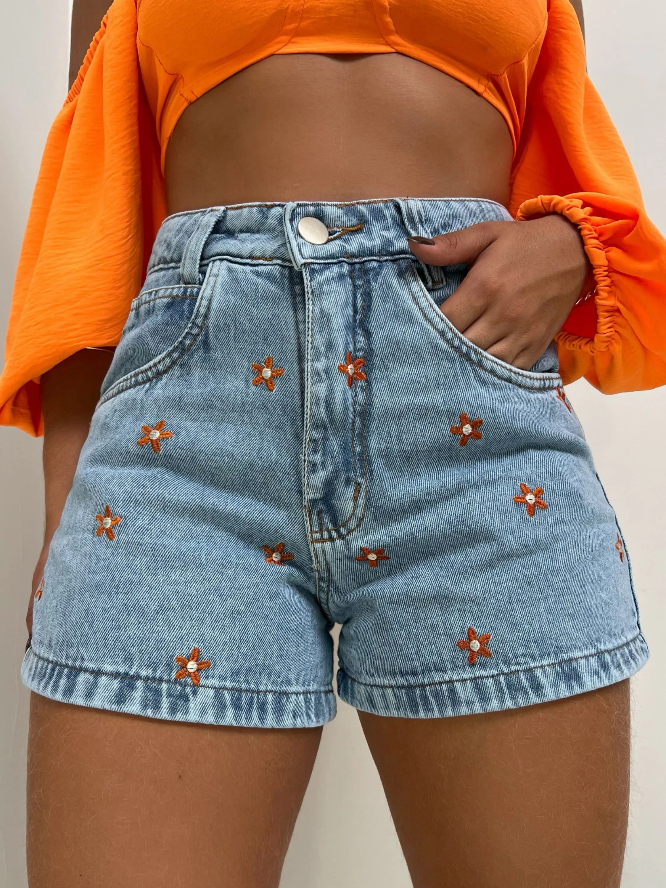 8201# short jeans com bordado feminina