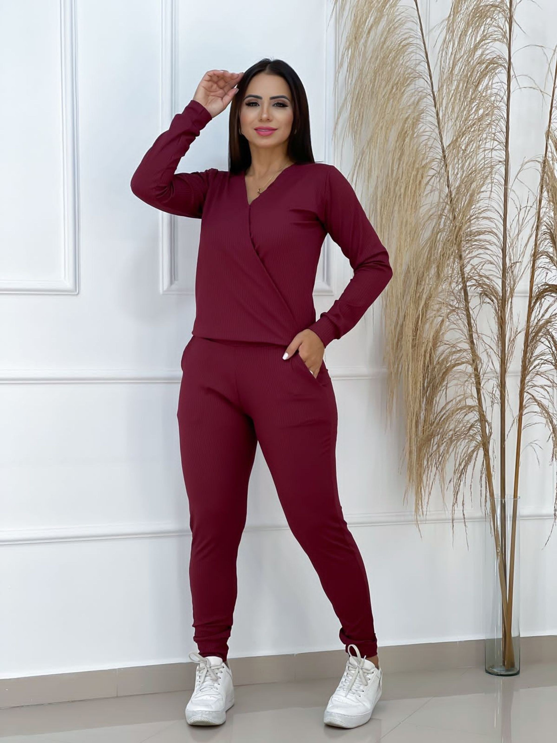 CONJUNTO CALÇA COM A BLUSA TRANSPASSADA NO CANELADO