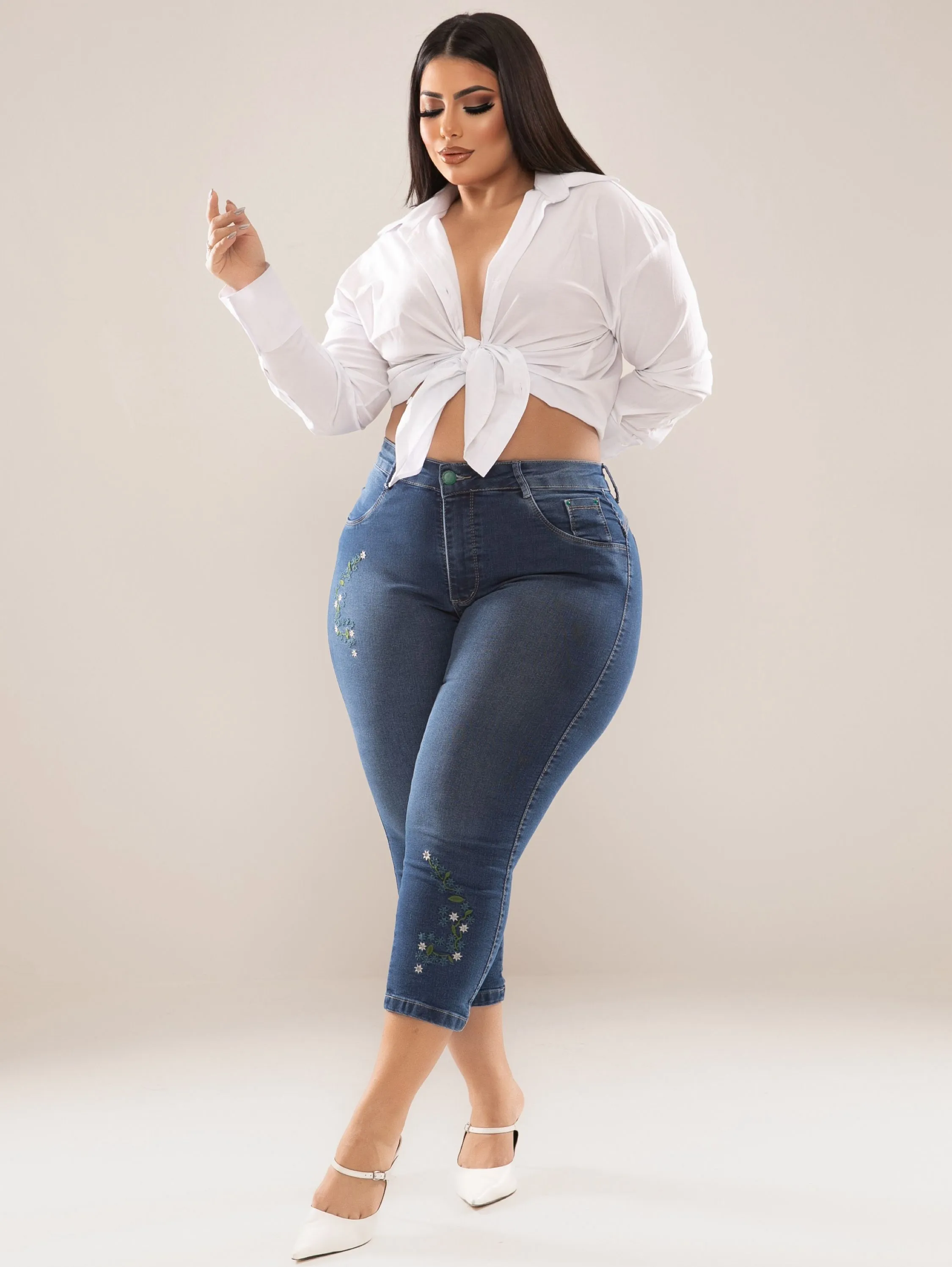 GAZARRO CALÇA PLUS SIZE CAPRI PREMIUM BORDADO