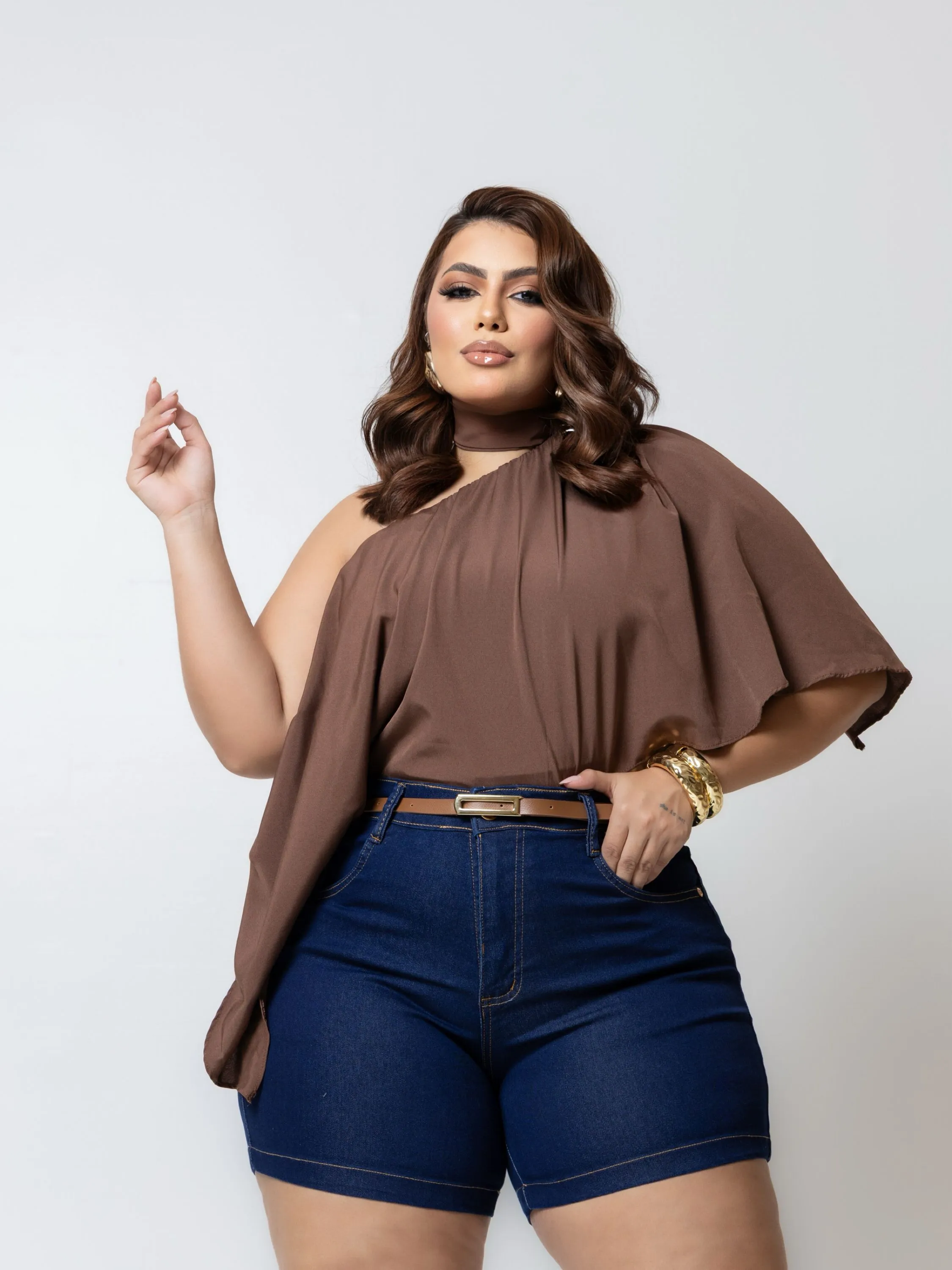 SHORT JEANS PLUS SIZE MÉDIO COM CINTO