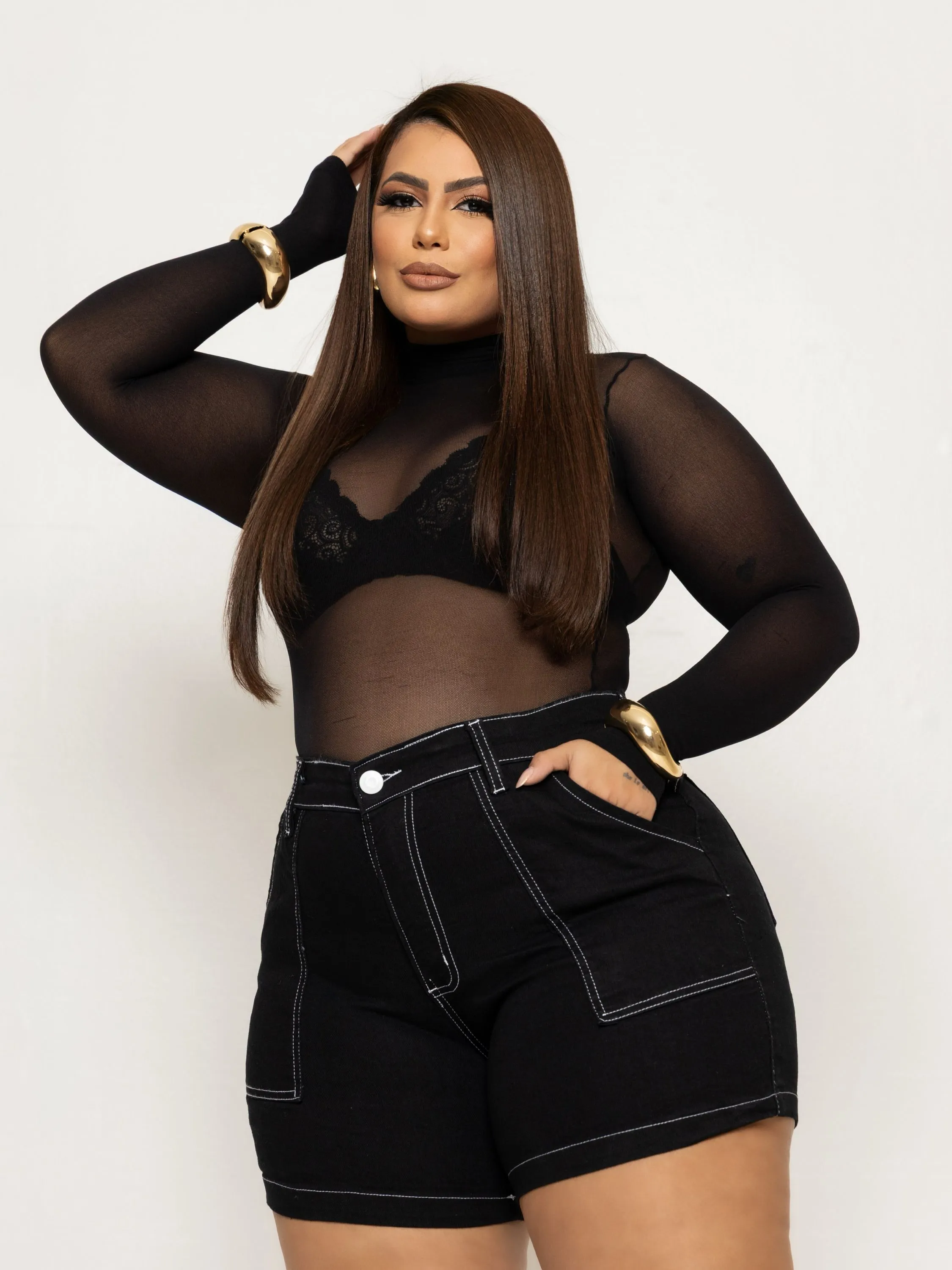 SHORT JEANS PLUS SIZE MÉDIO PRETO E BRANCO