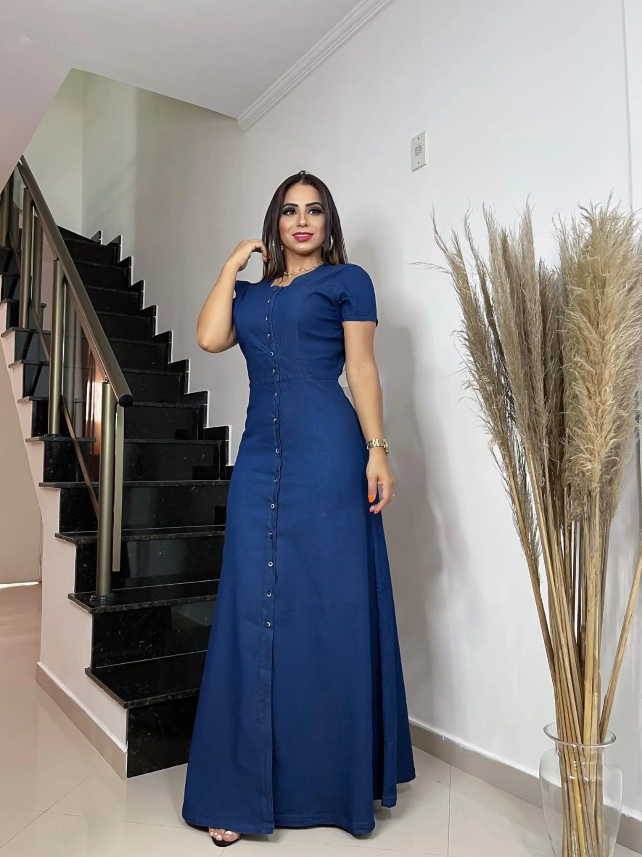 Vestido longo em jeans com botões