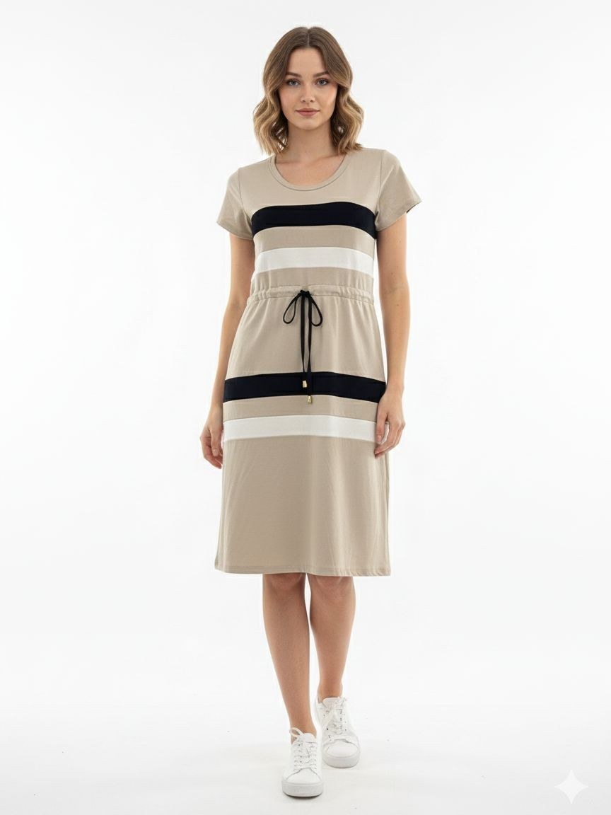 Vestido com detalhe em 4 listras