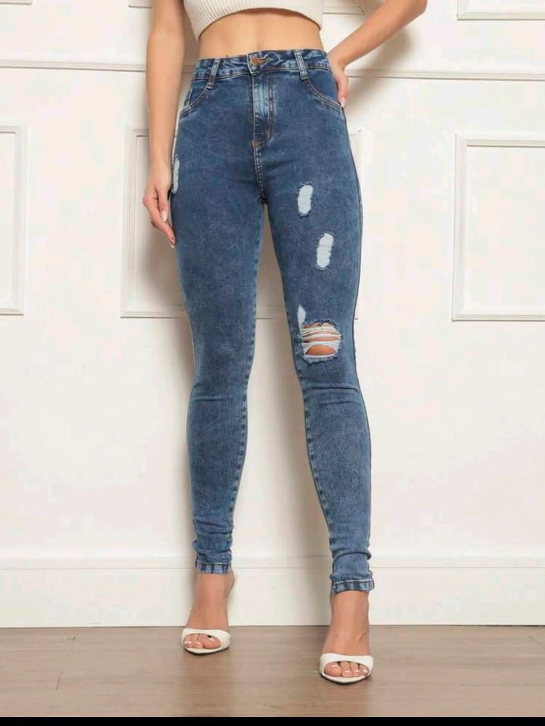 Calça jeans feminina skinny levanta bumbum