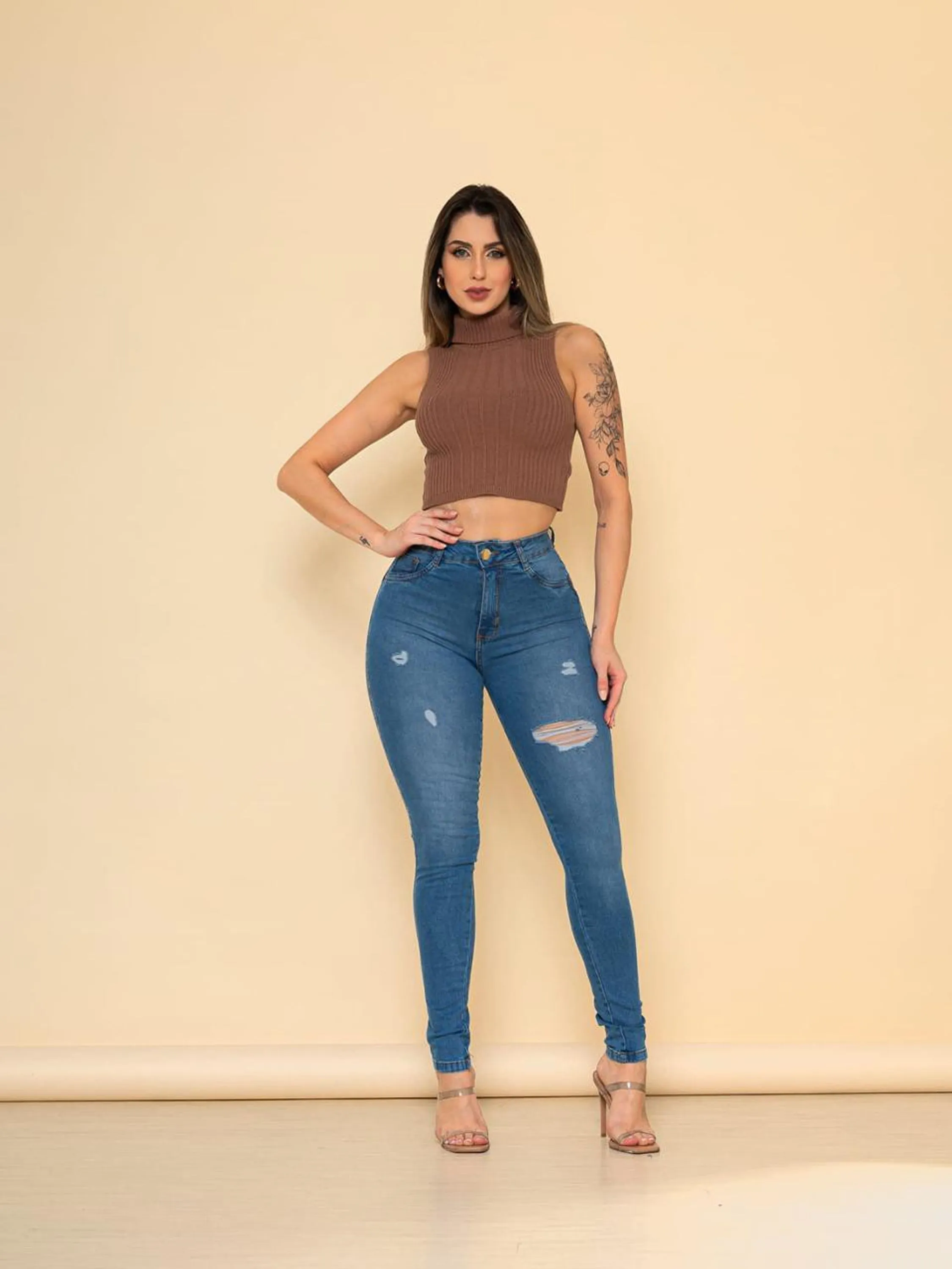 Calça jeans feminina skinny levanta bumbum