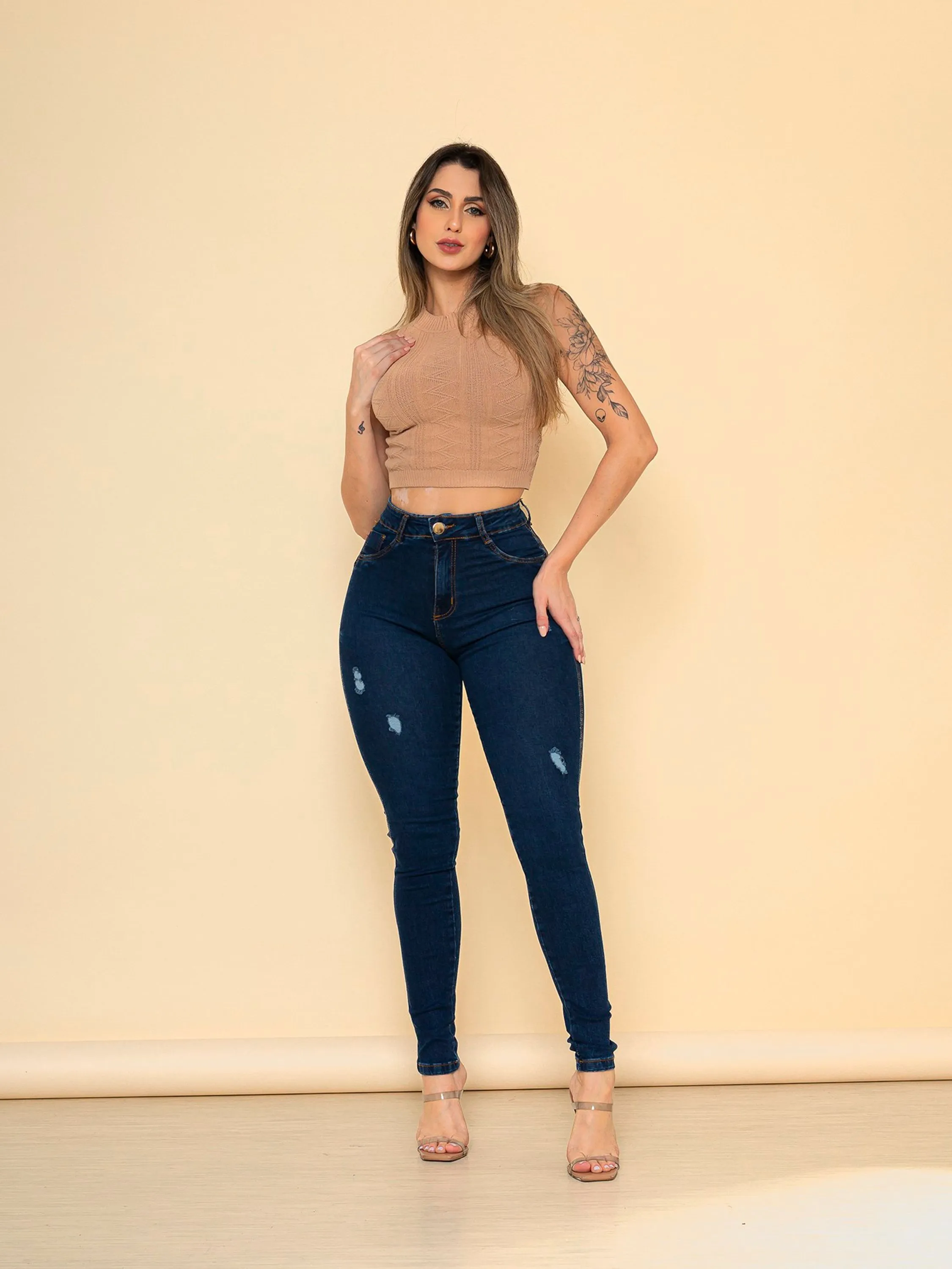 Calça jeans feminina skinny levanta bumbum