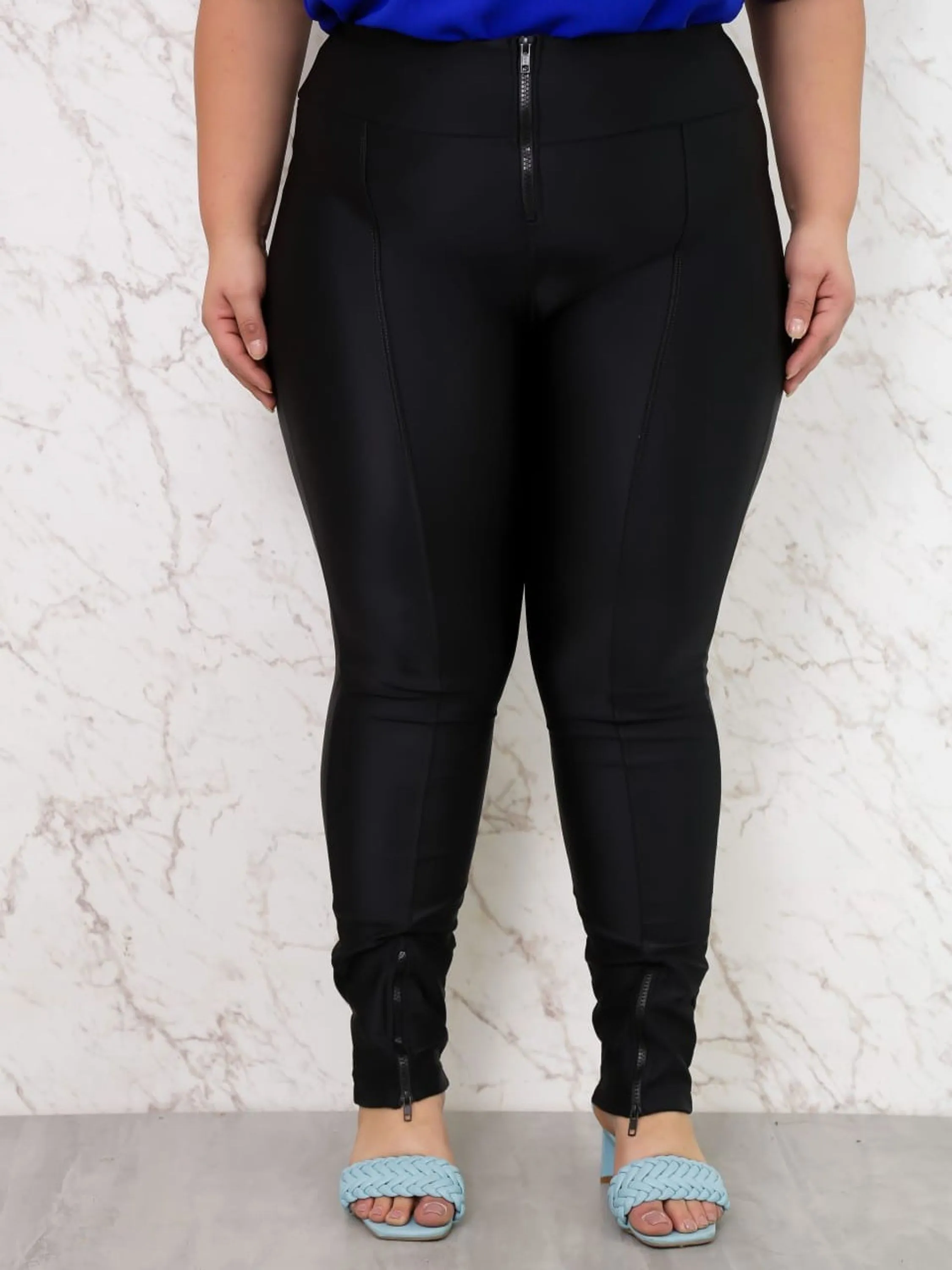 Calça Leggings Plus Size Compressão com Zíper e Bolso Posterior Cintura Alta Fenda na Barra