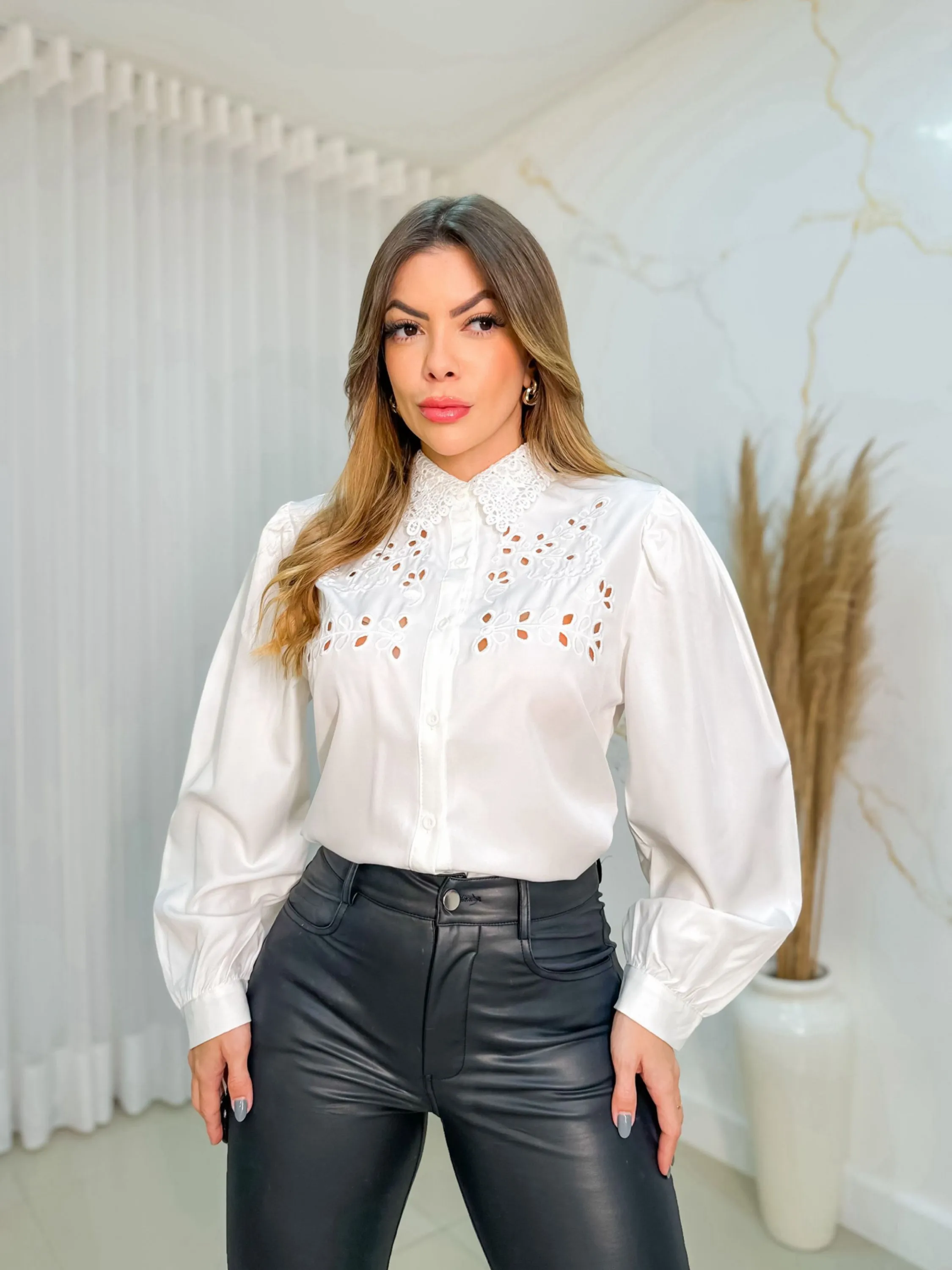 Camisa manga longa com bordado e botões feminina cod-D1915 Le Serein Fashion Store