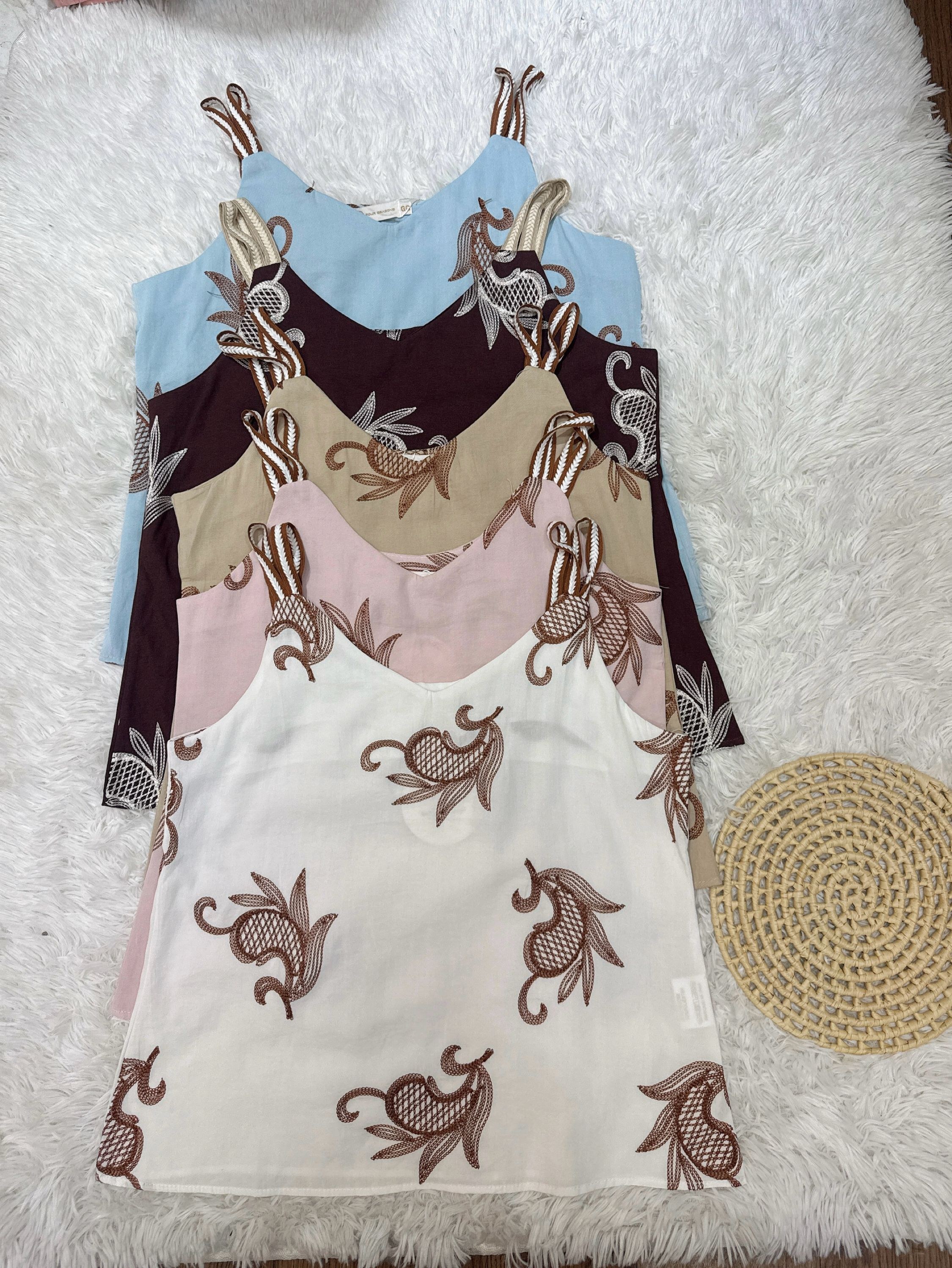 Regata com bordado feminina Enzo