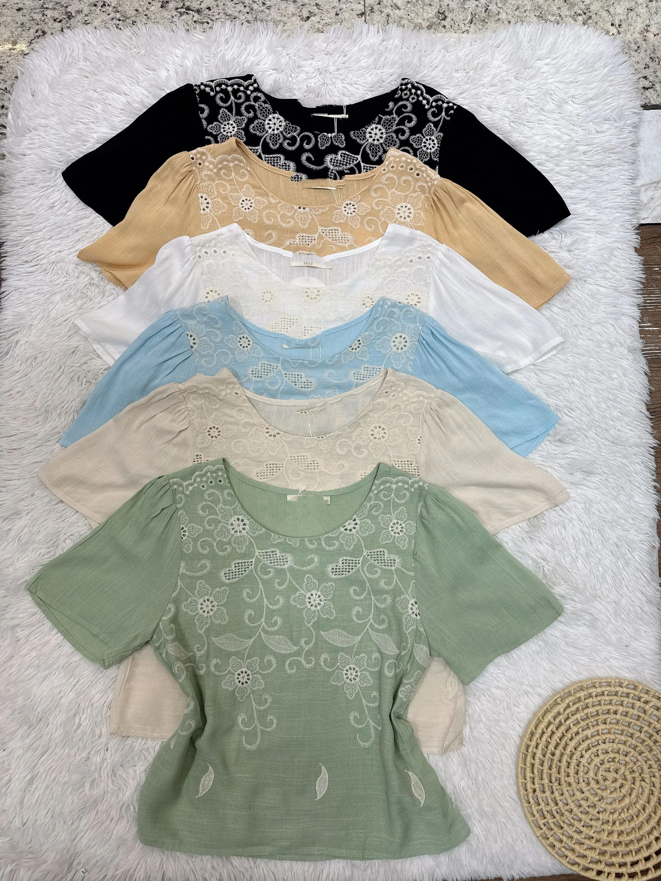 Blusa cropped com bordado   Enzo