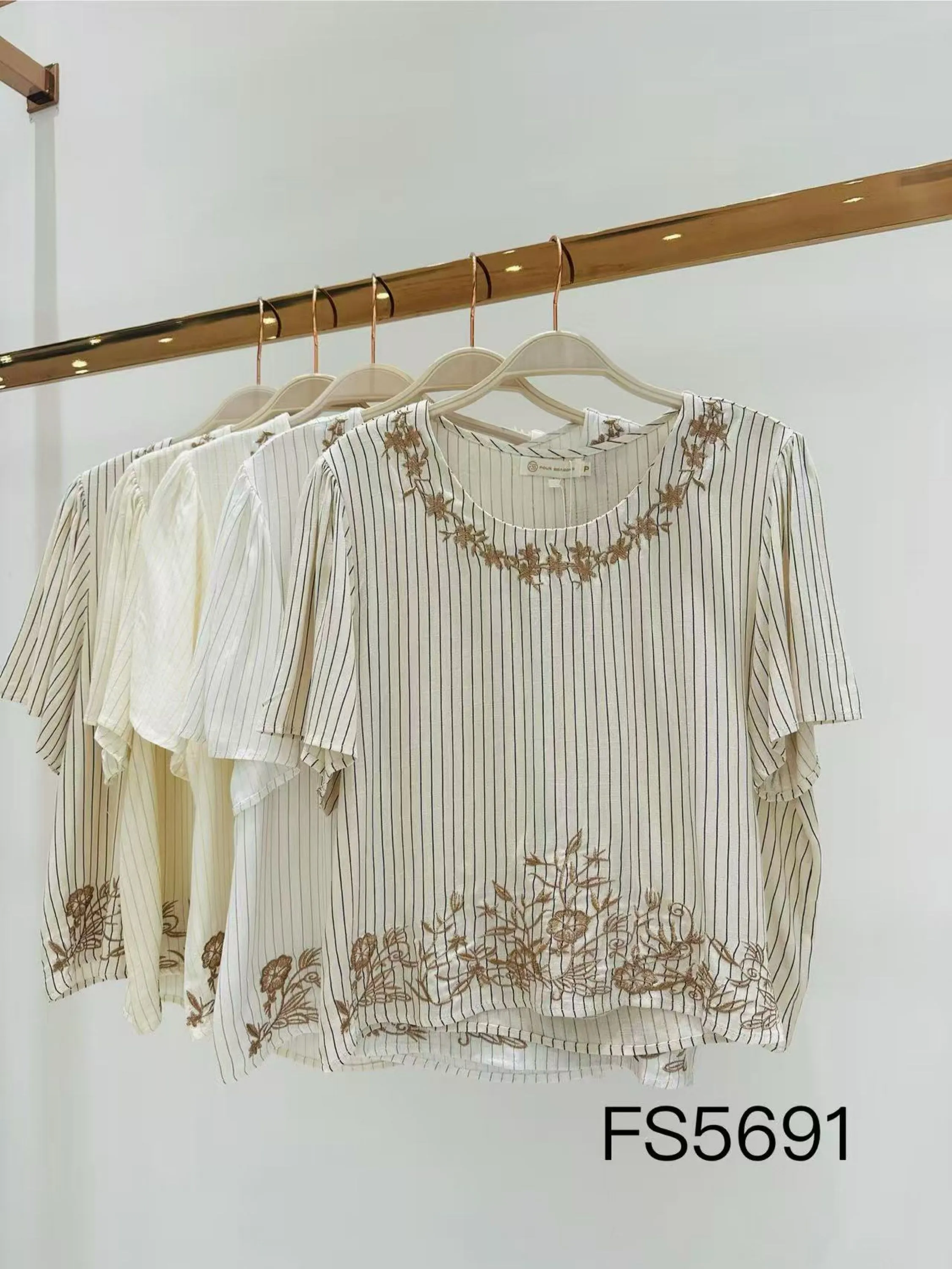 Cropped com bordado feminina    Enzo