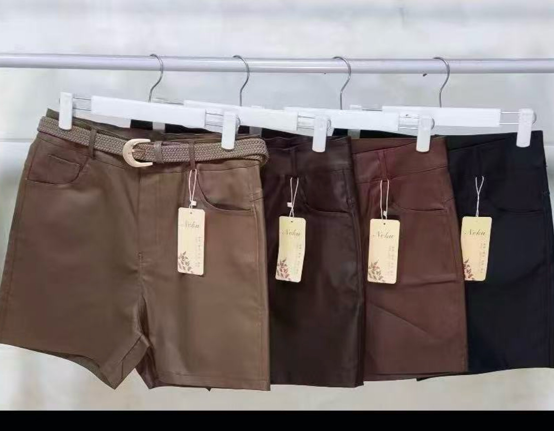 Short com cinto tecido couro feminina    Enzo