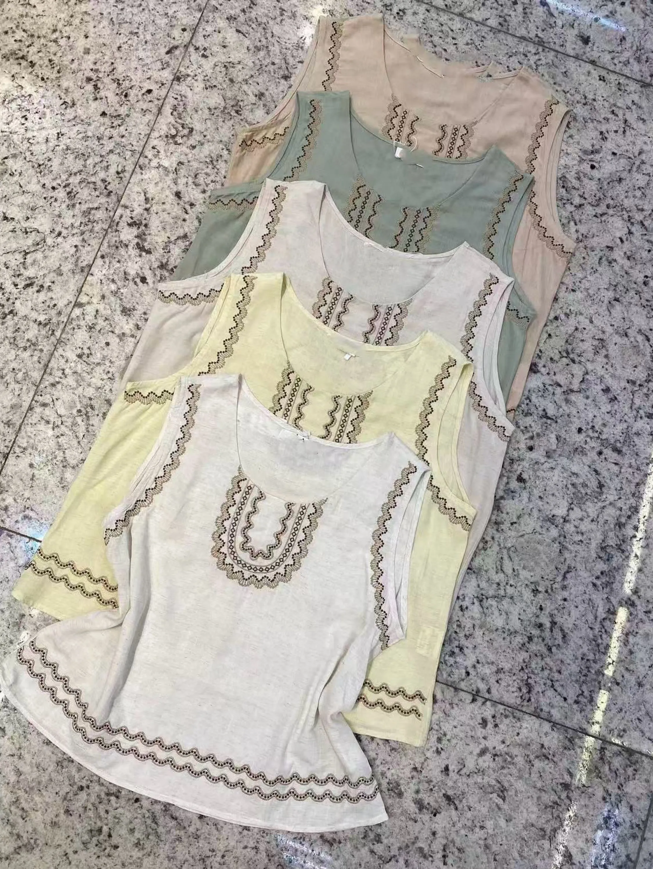 Sem manga com bordado feminina Enzo