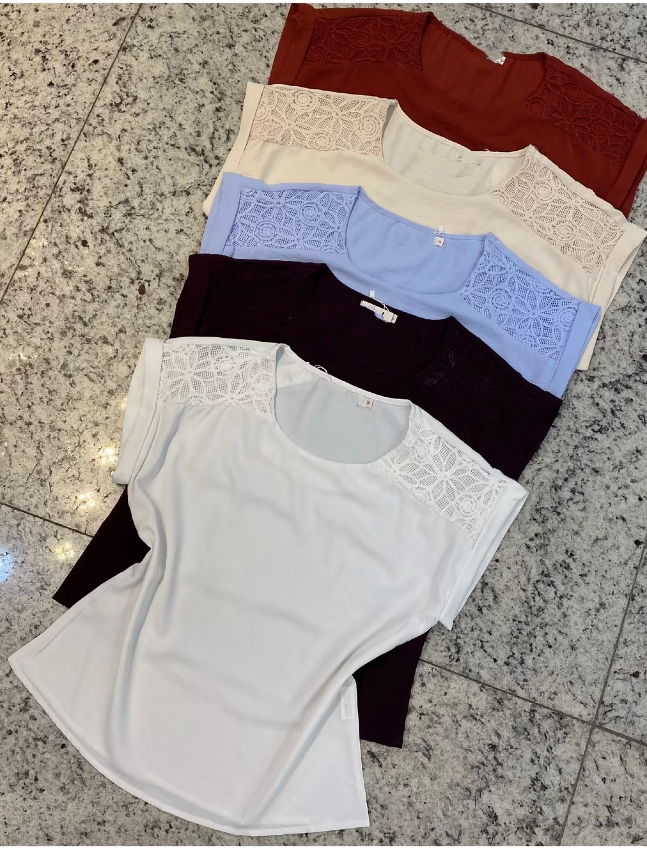 Blusa com Renda feminina    Enzo