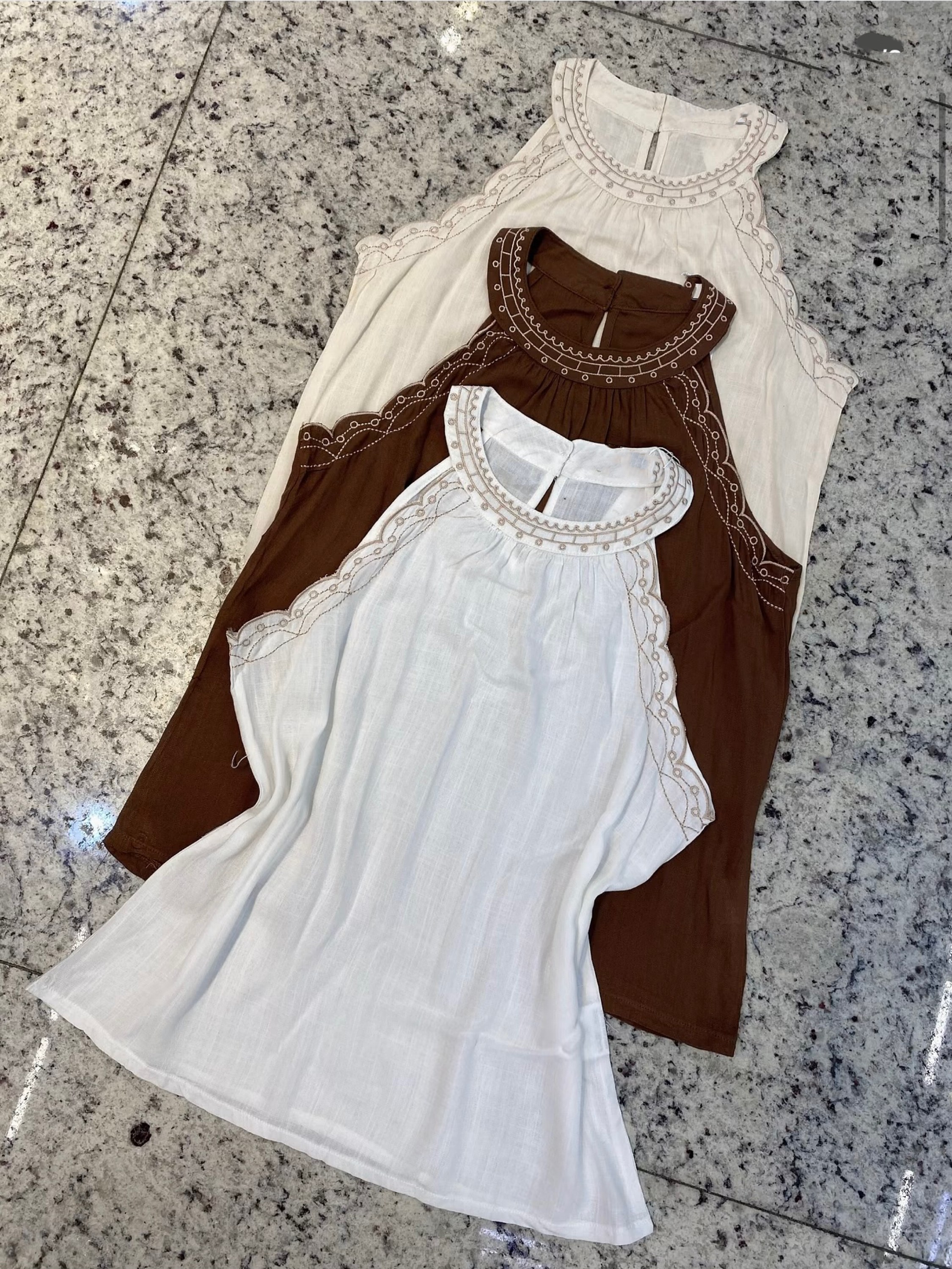 Blusa sem manga com bordado feminina     Enzo