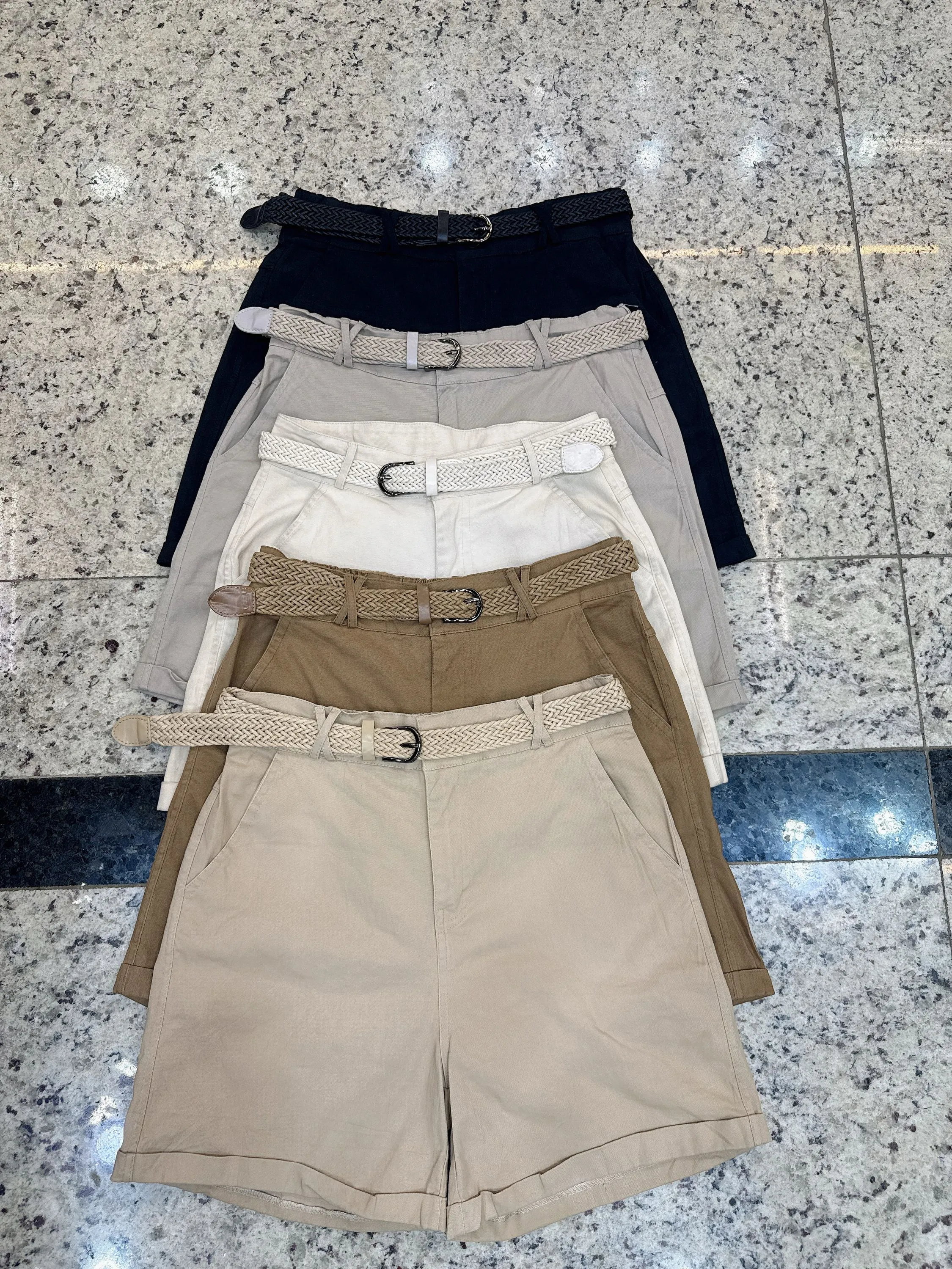Short com cinto tecido sarja feminina    Enzo