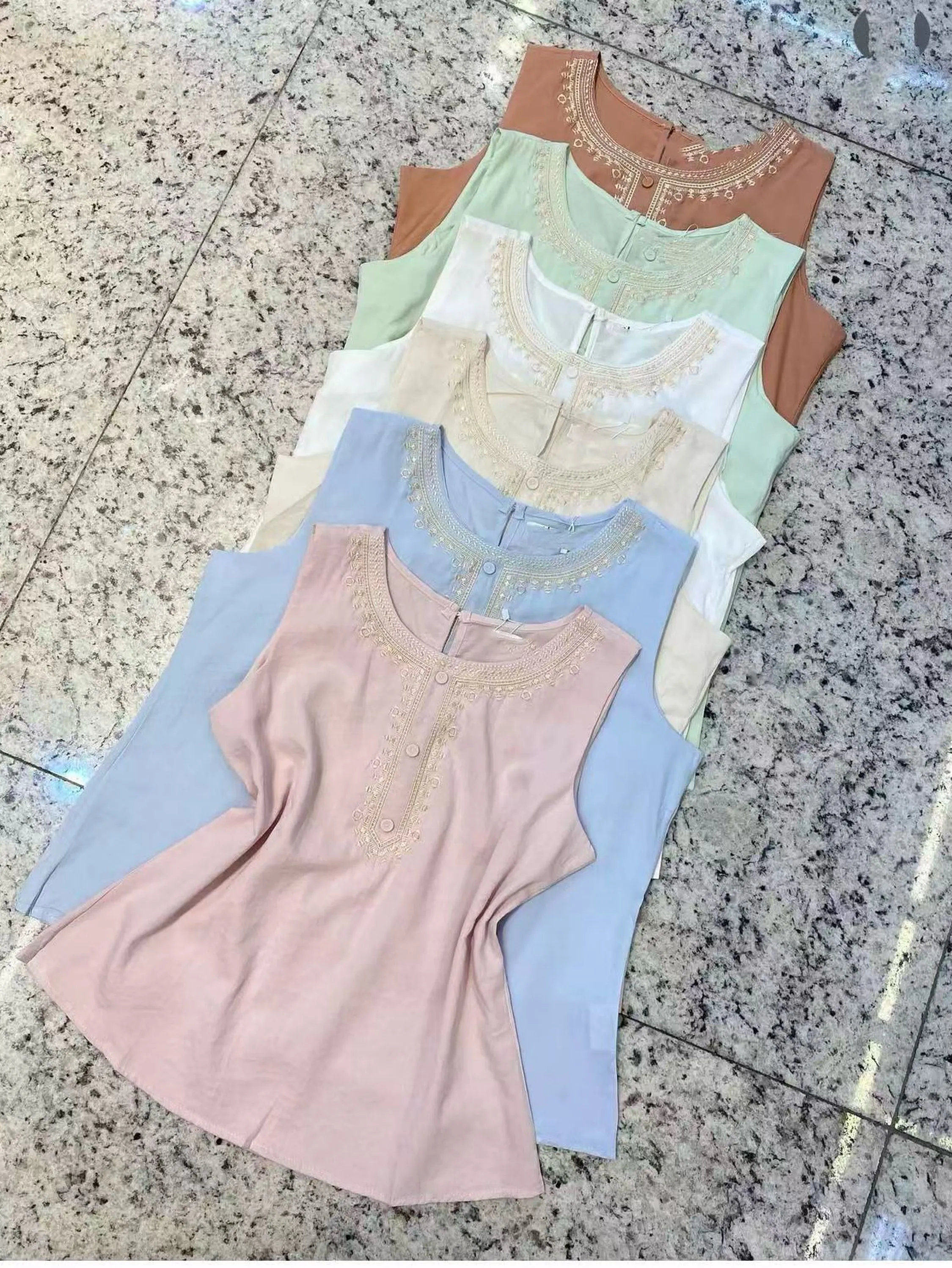 Sem manga com bordado feminina Enzo