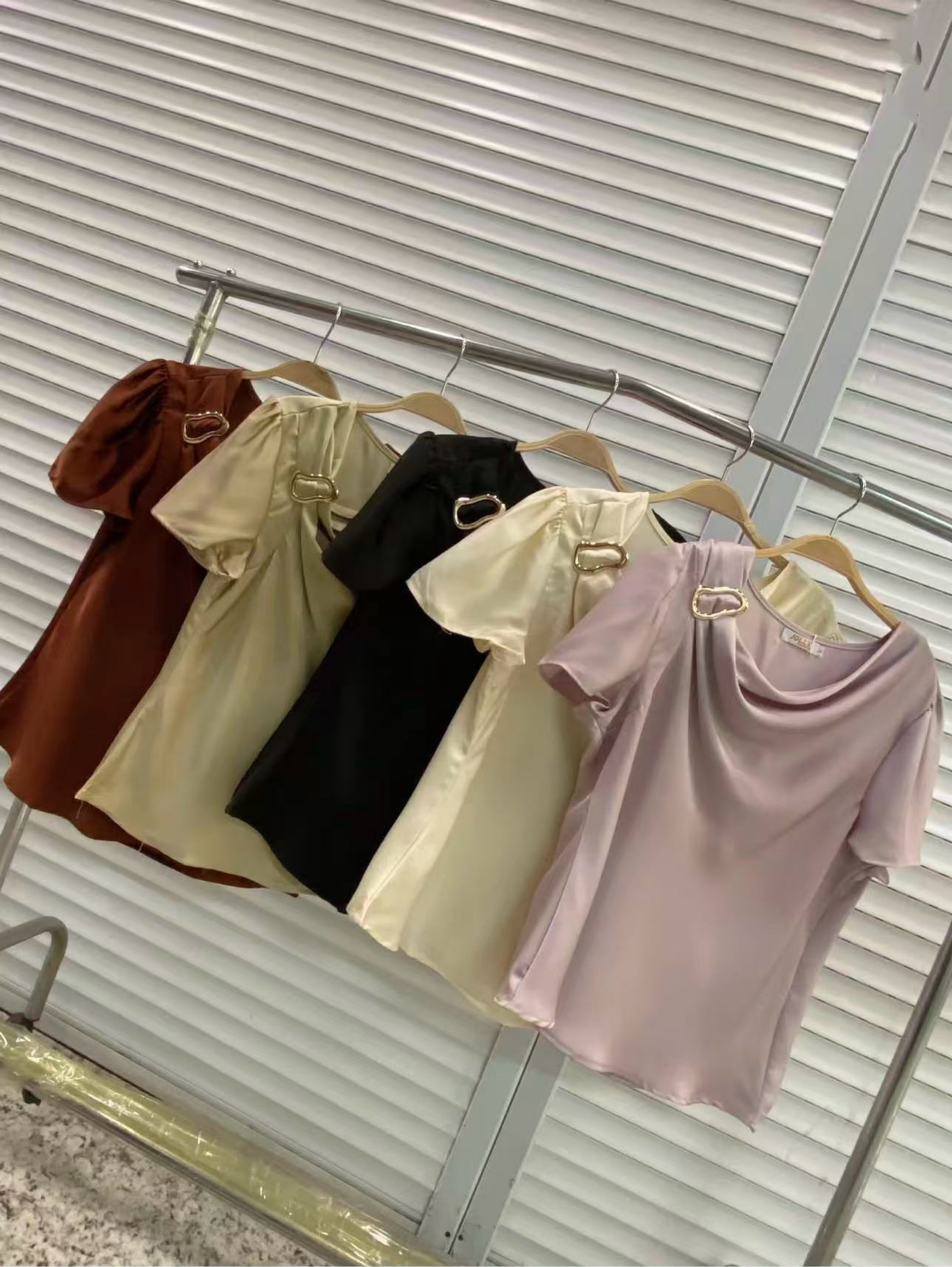Blusa de cetim feminina    Enzo