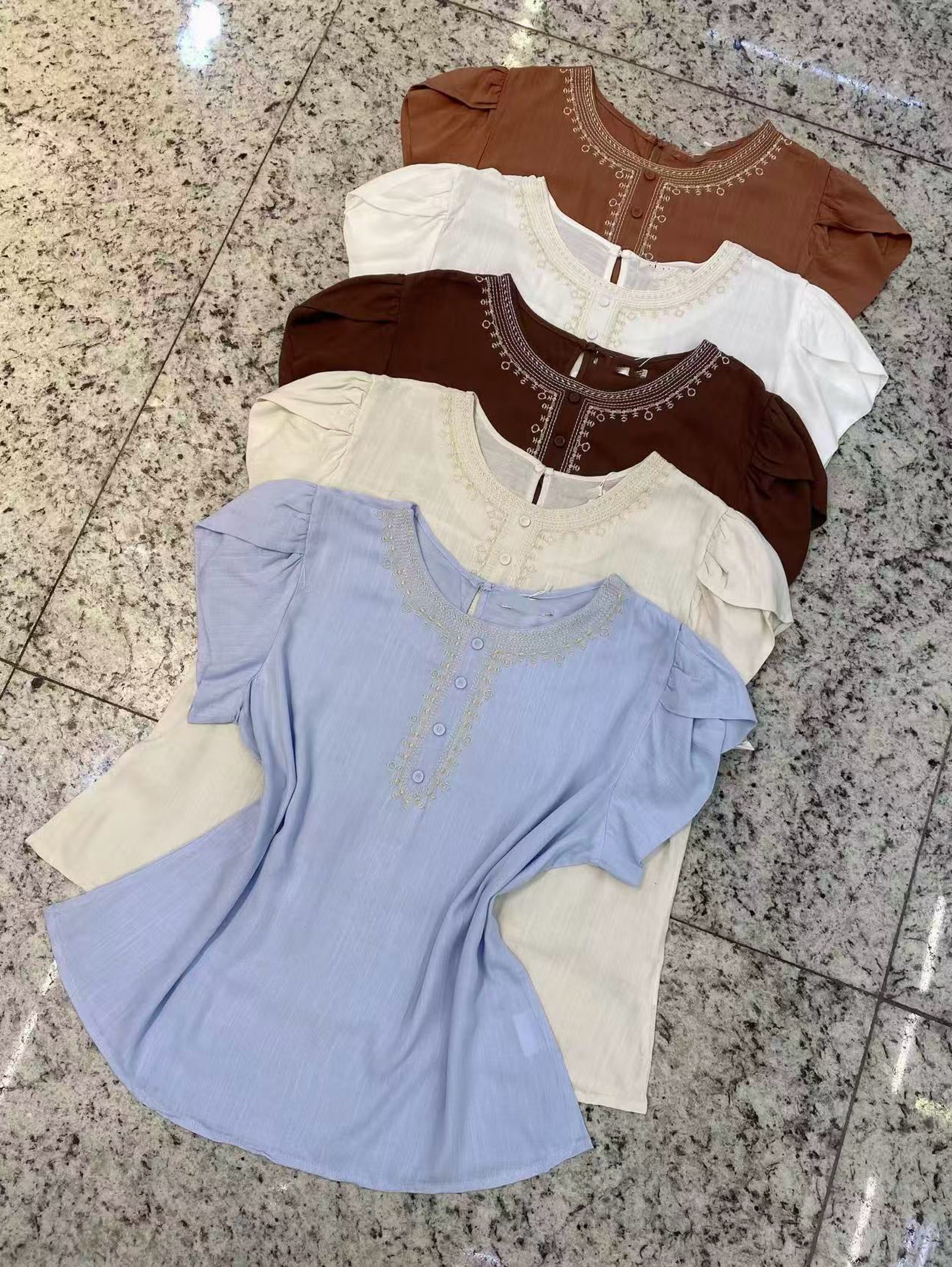 Blusa manga curta com bordado feminina     Enzo