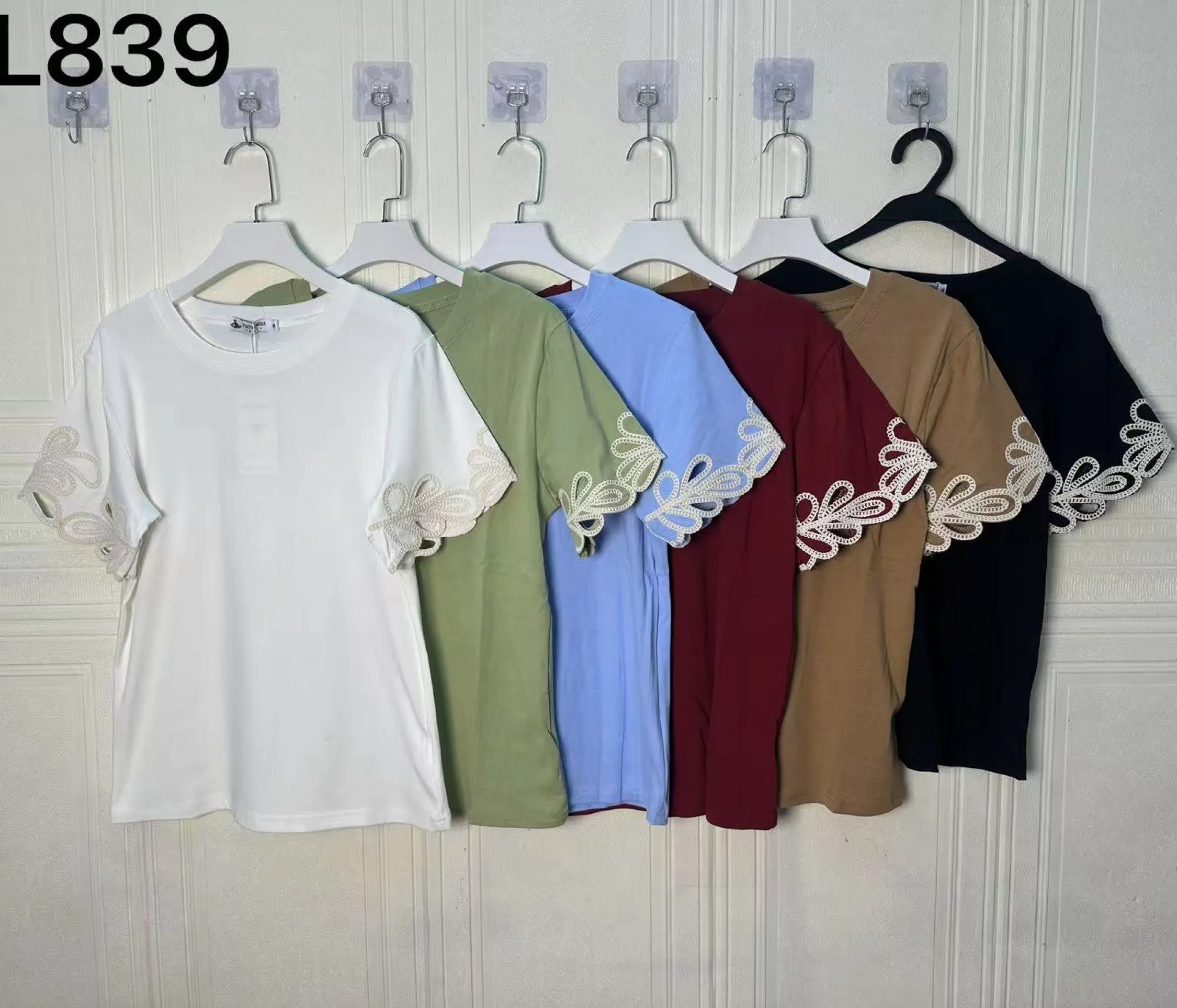 T-shirt com bordado feminina    Enzo