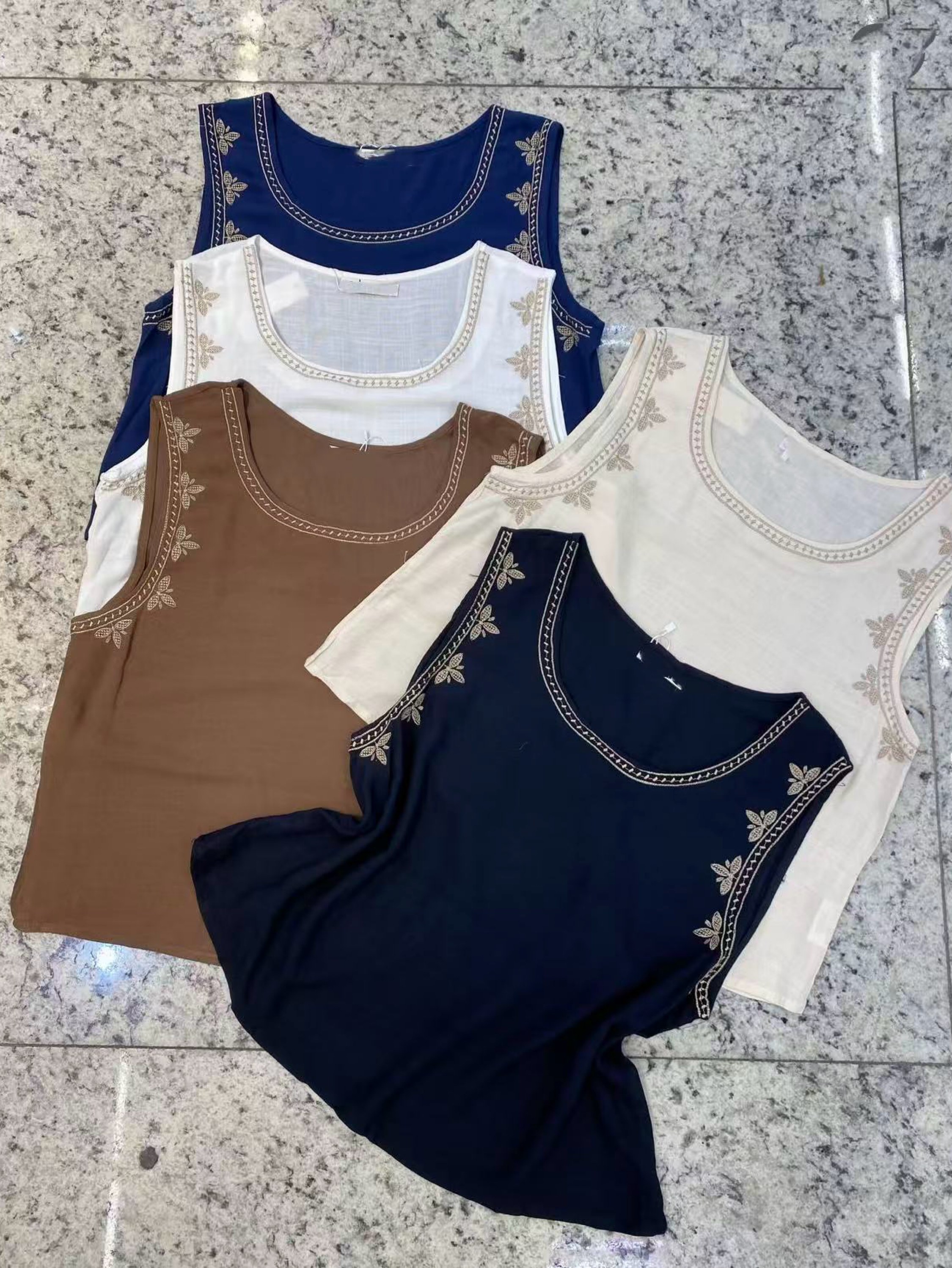 Regata com bordado feminina    Enzo