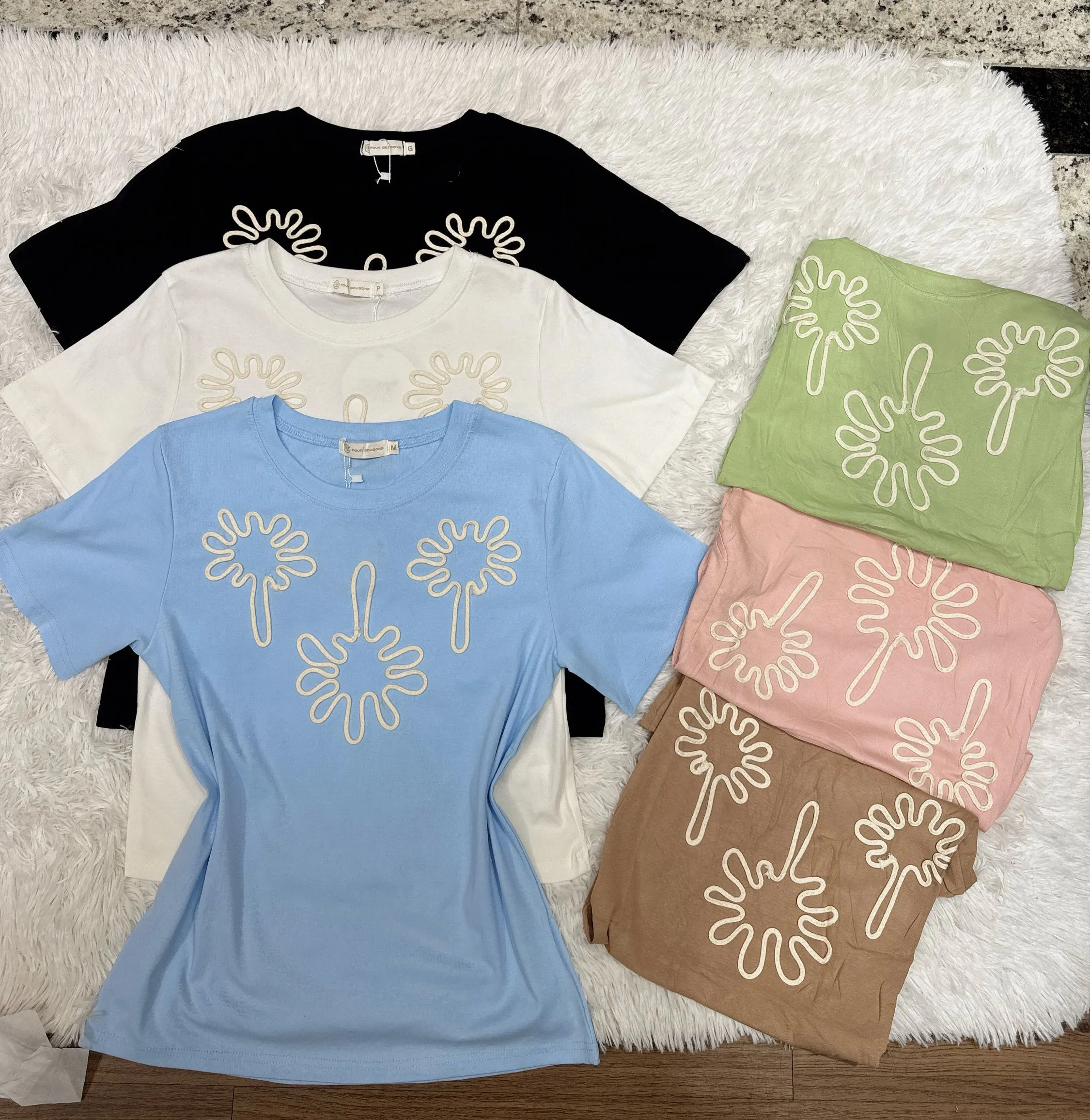 T-shirt com bordado feminina    Enzo