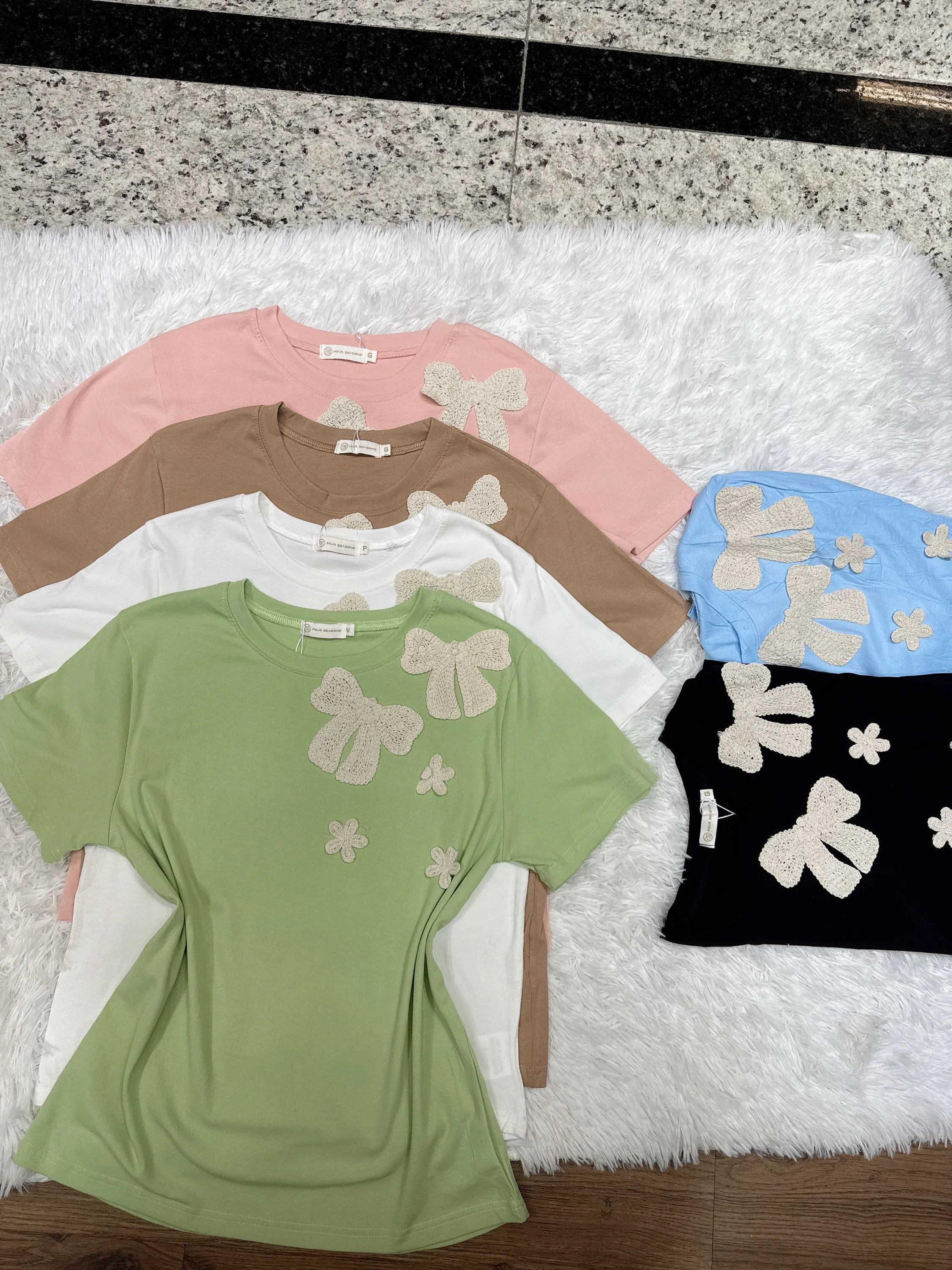 T-shirt com bordado feminina    Enzo