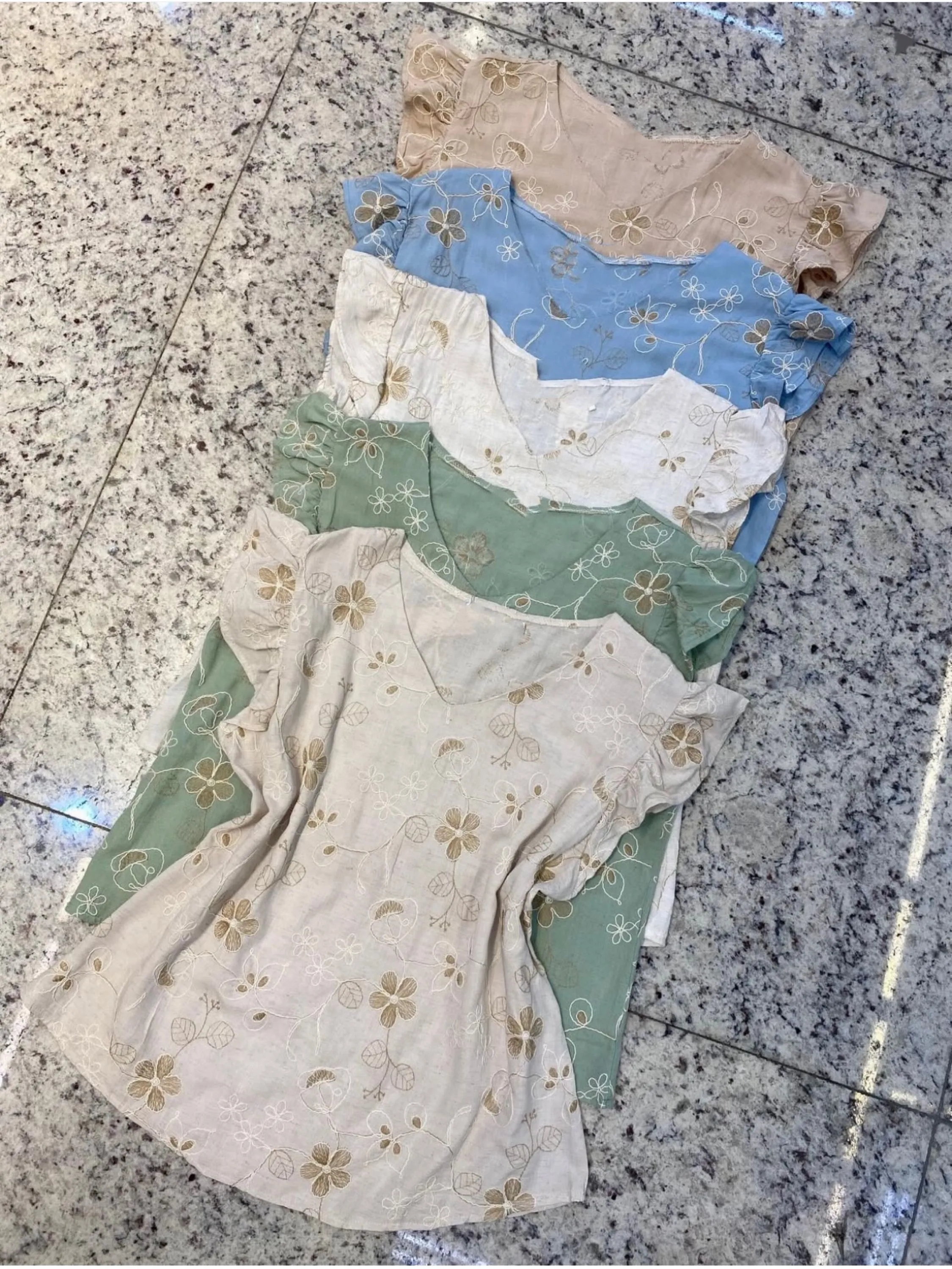 Blusa sem manga com bordado feminina   Enzo