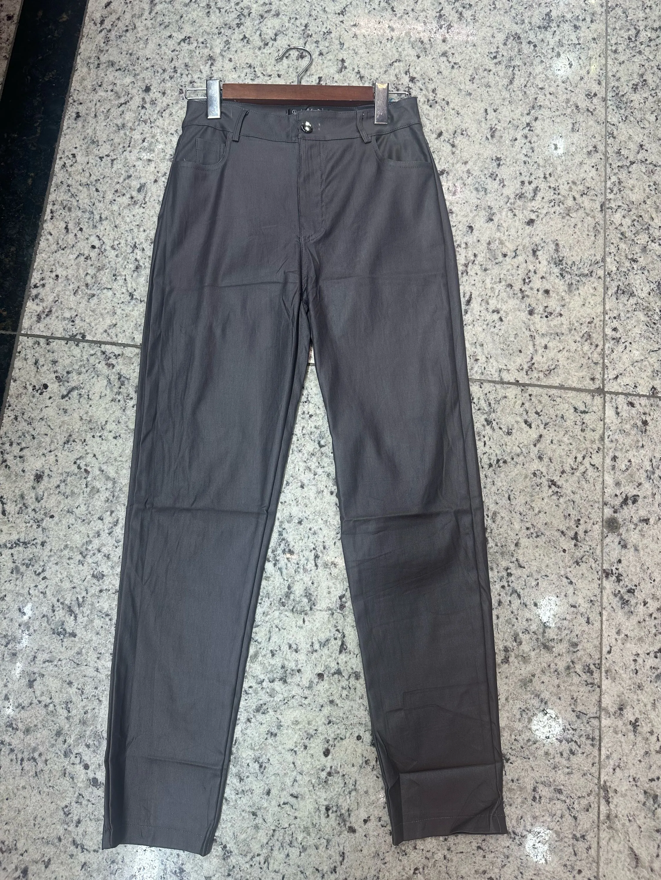 Calça  de Resinada