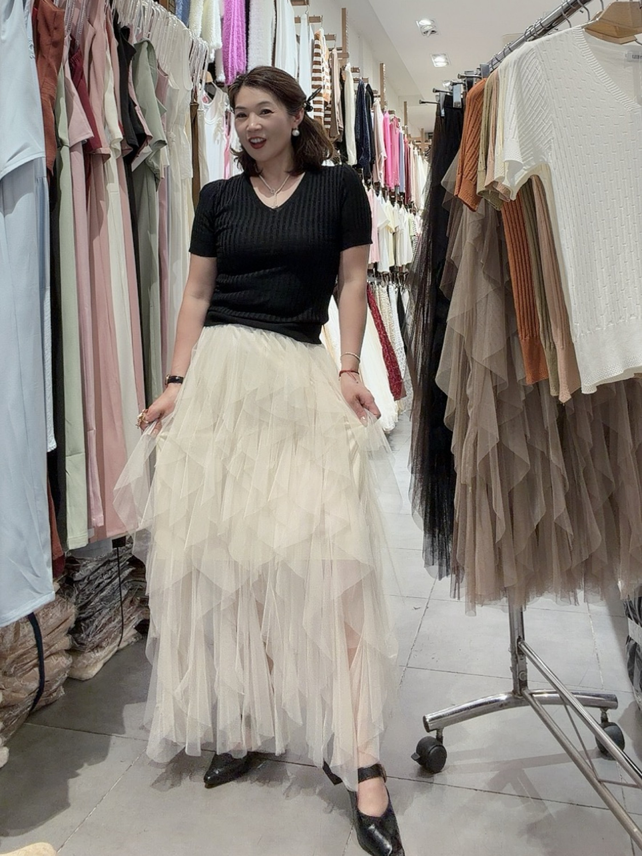 Saia de tule com camadas irregulares, muito cheia de charme✨