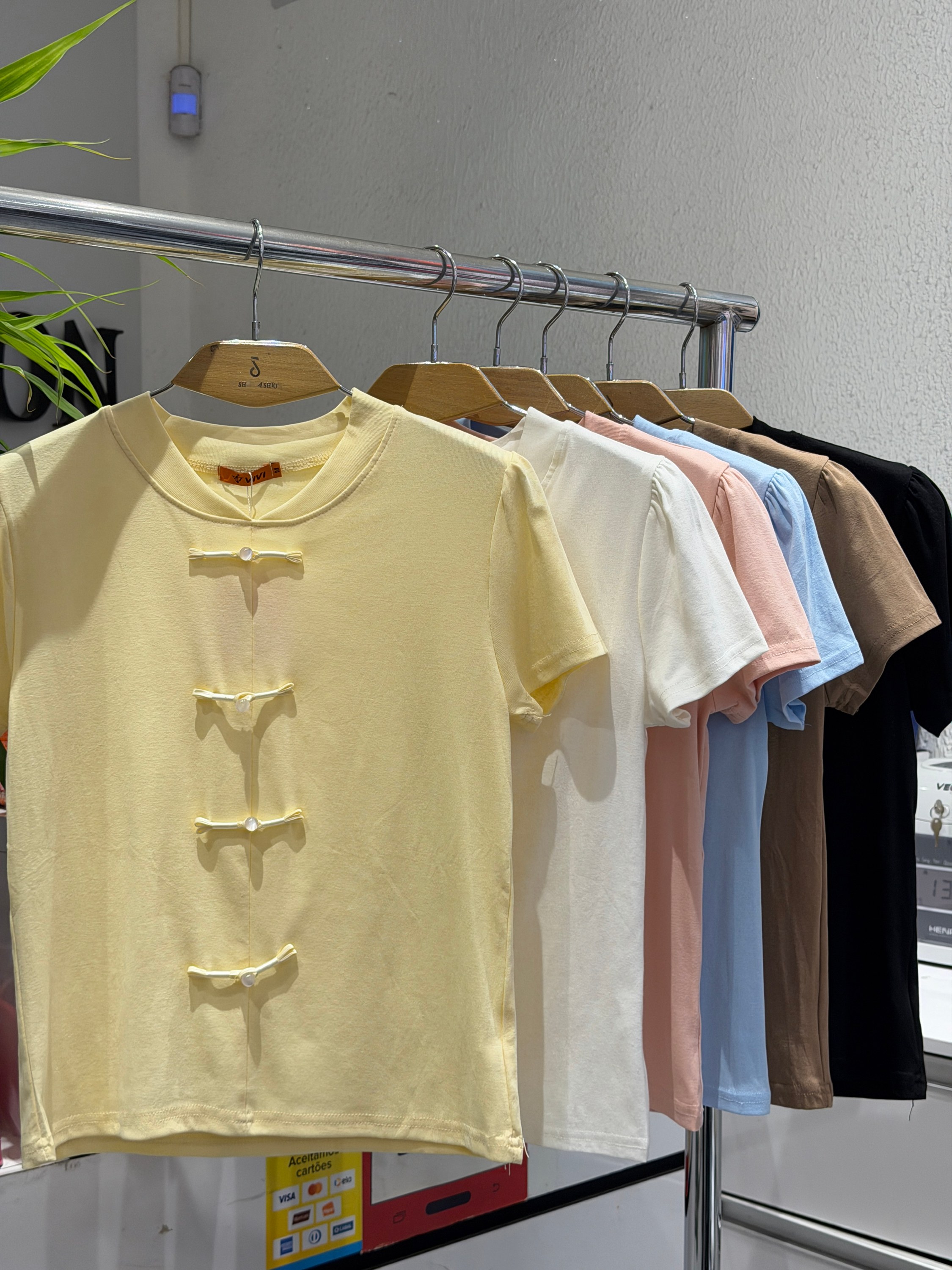 Blusa gola V estilo Chinês Novo