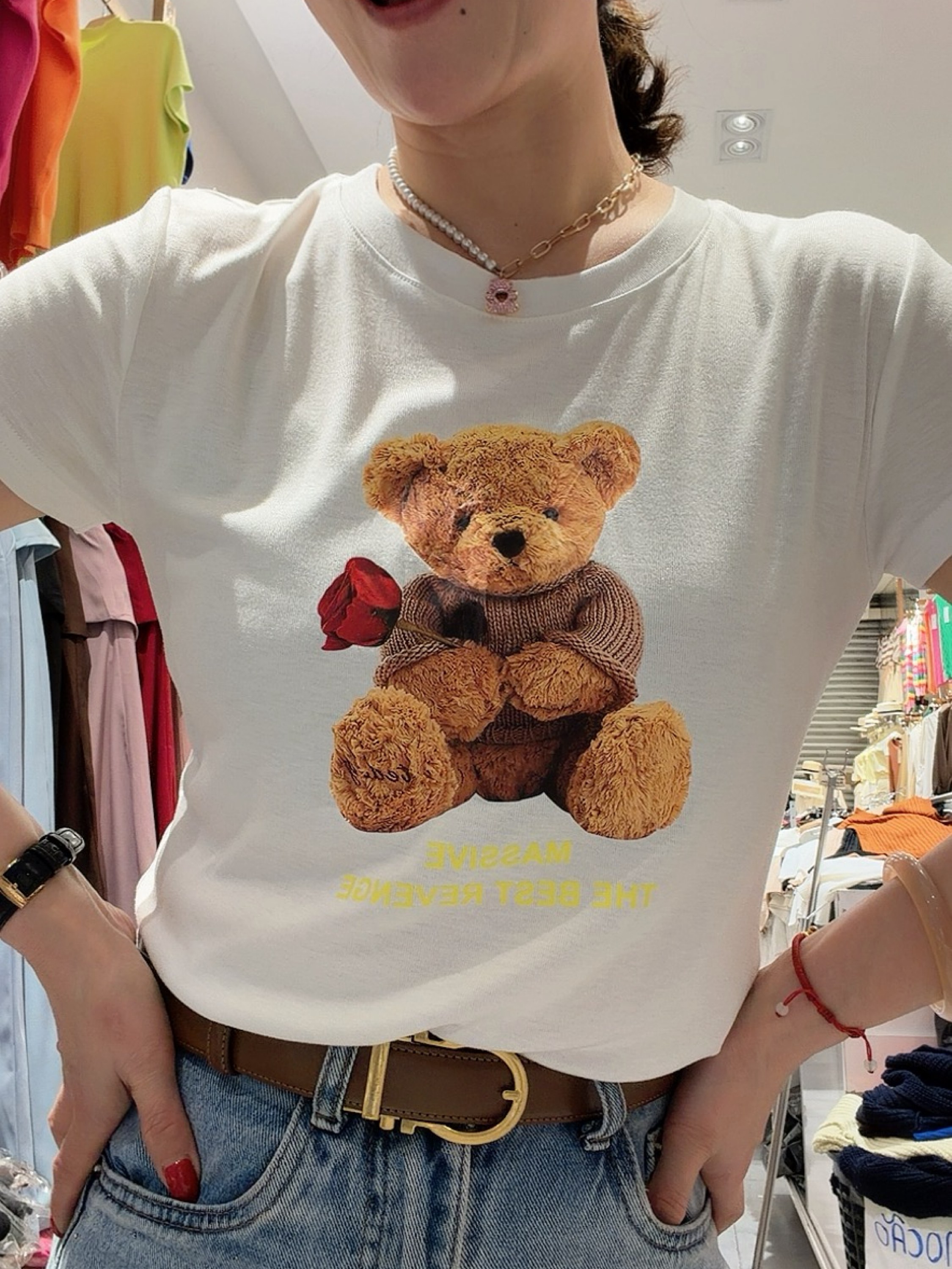 Camiseta de urso com rosa fofa e confortável