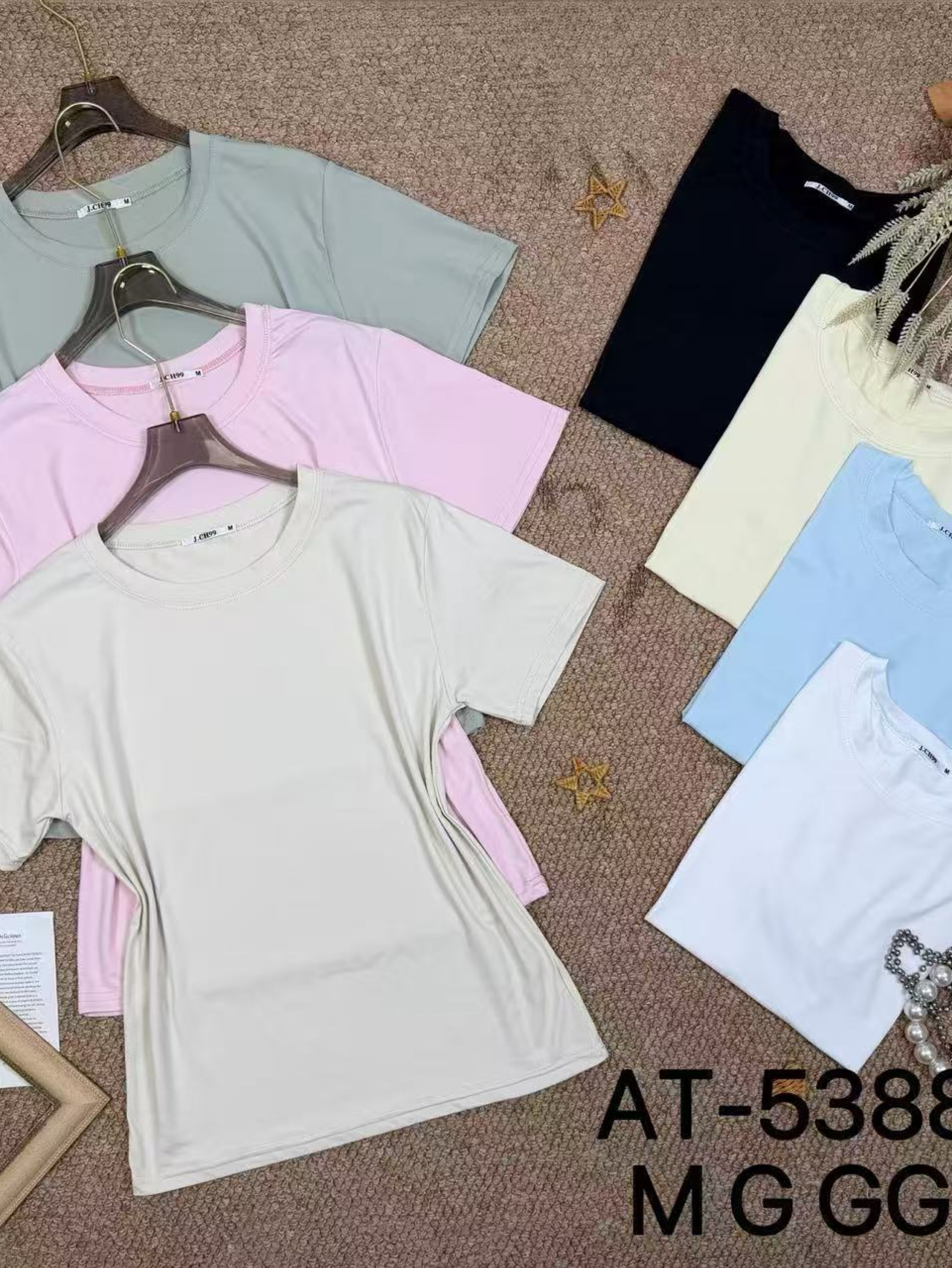Camiseta gola redonda básica, combina com tudo