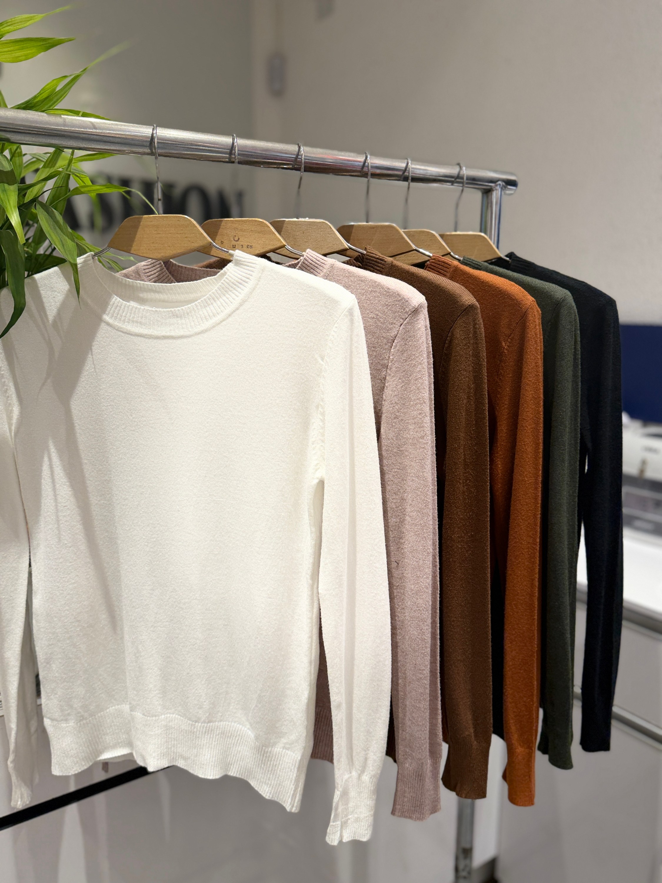 Blusa de frio lisa gola redonda