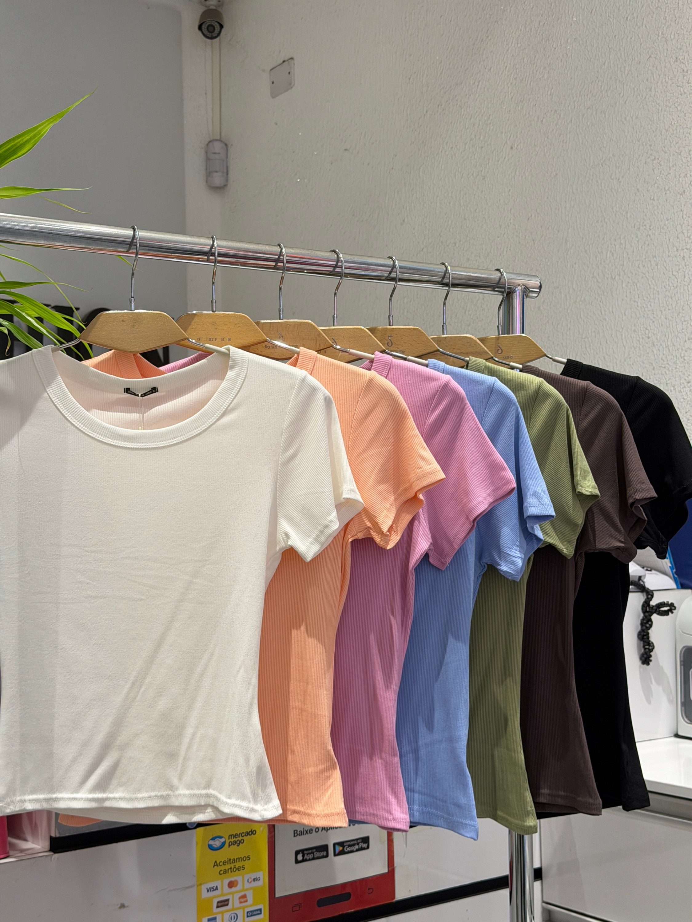 Camiseta básica imperdível💛 tecido canelado elástico